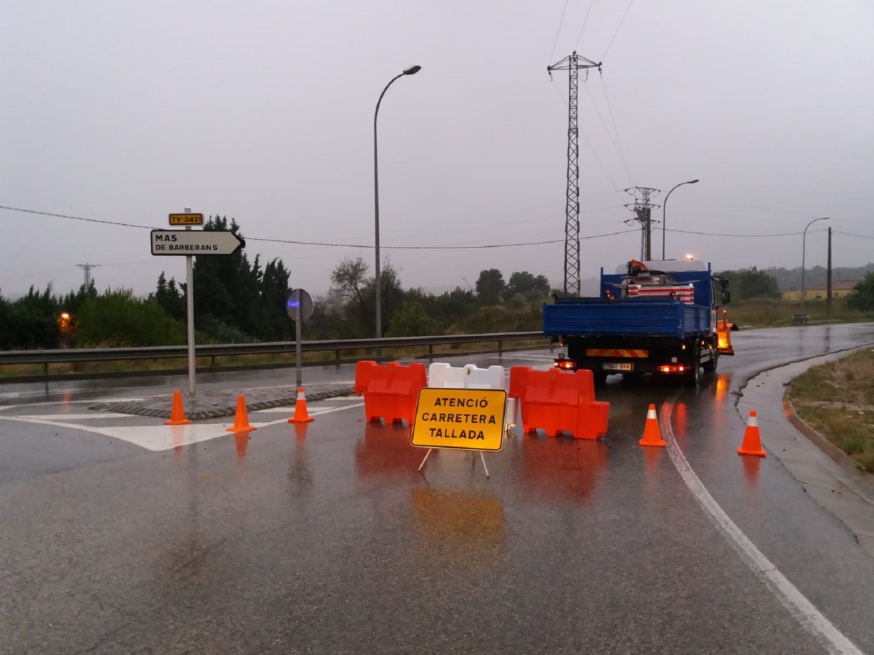 Els efectes de la DANA: classes cancel·lades, carreteres tallades i pedregades