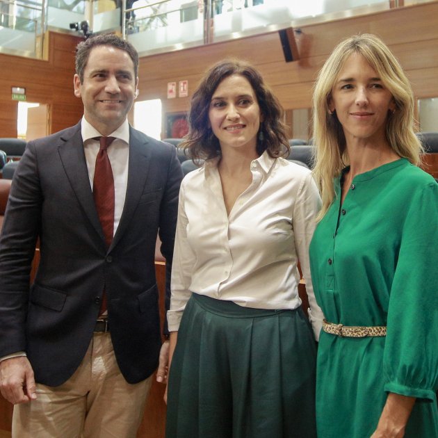 Cayetana Álvarez de Toledo, cada cop més sola: Ayuso també l'esquiva