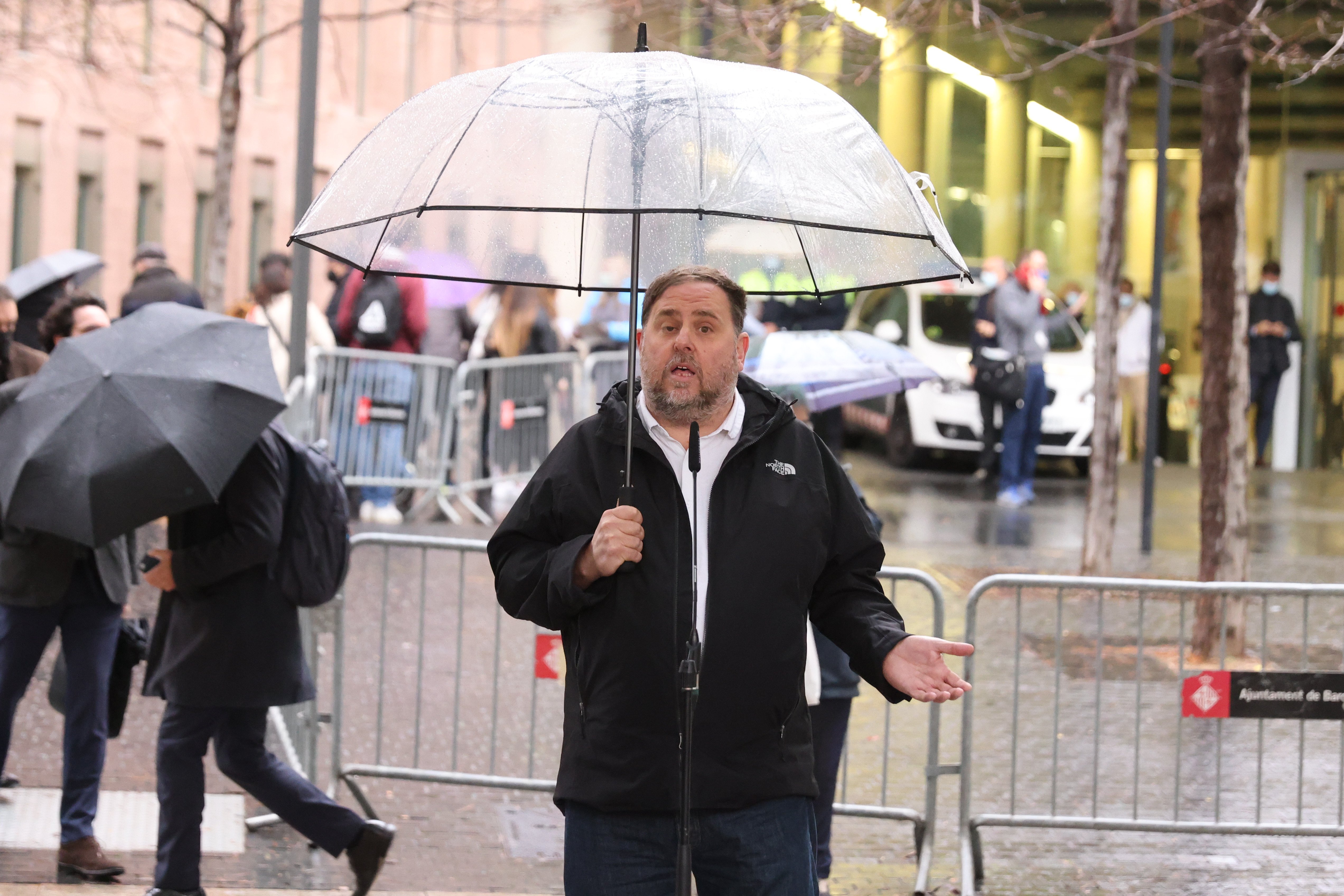 Junqueras: "Junts defensa el 'sit and talk' però no seu a la taula de diàleg"