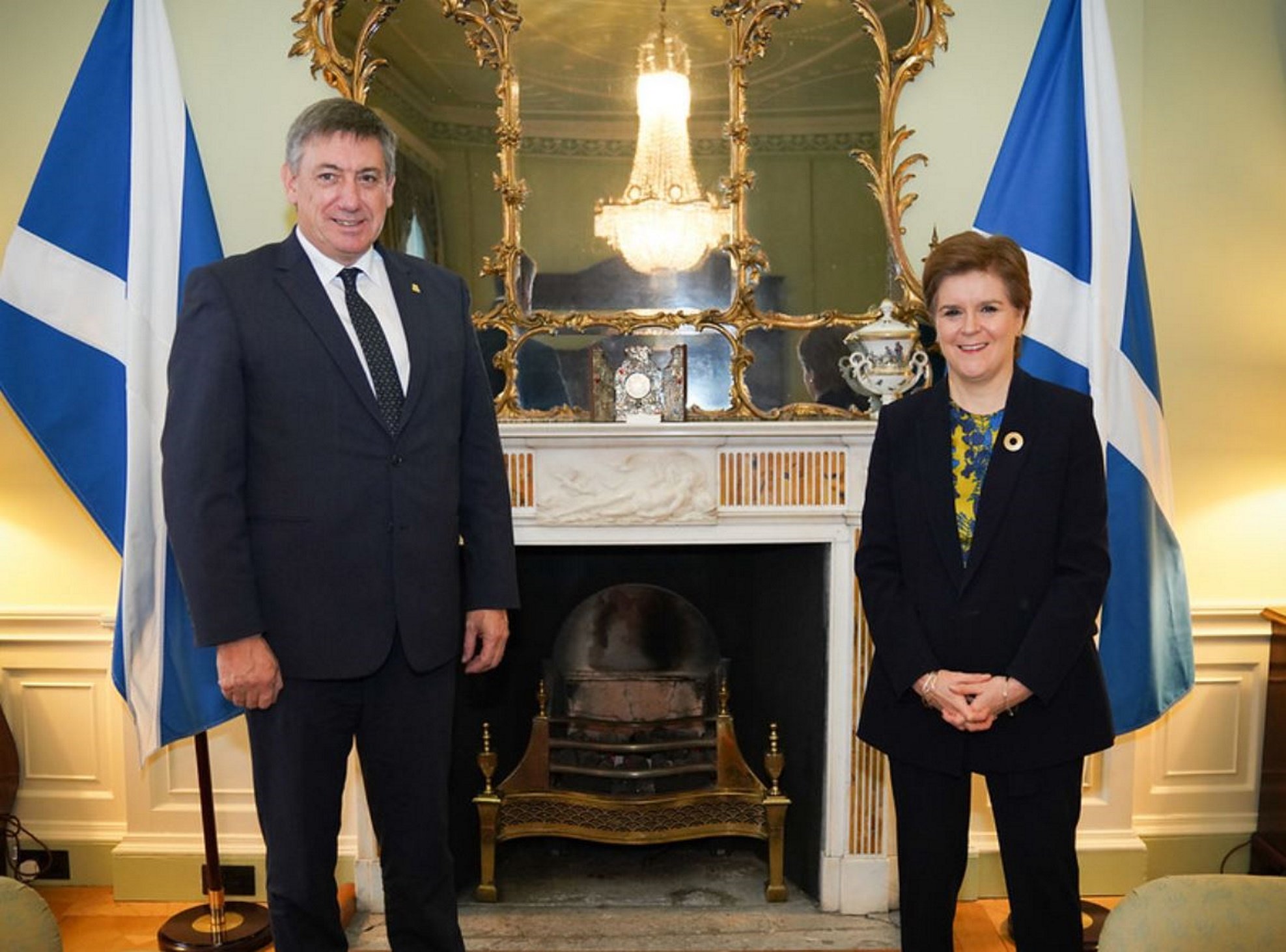 Flandes estrecha relaciones con Escocia, después de hacerlo con Catalunya