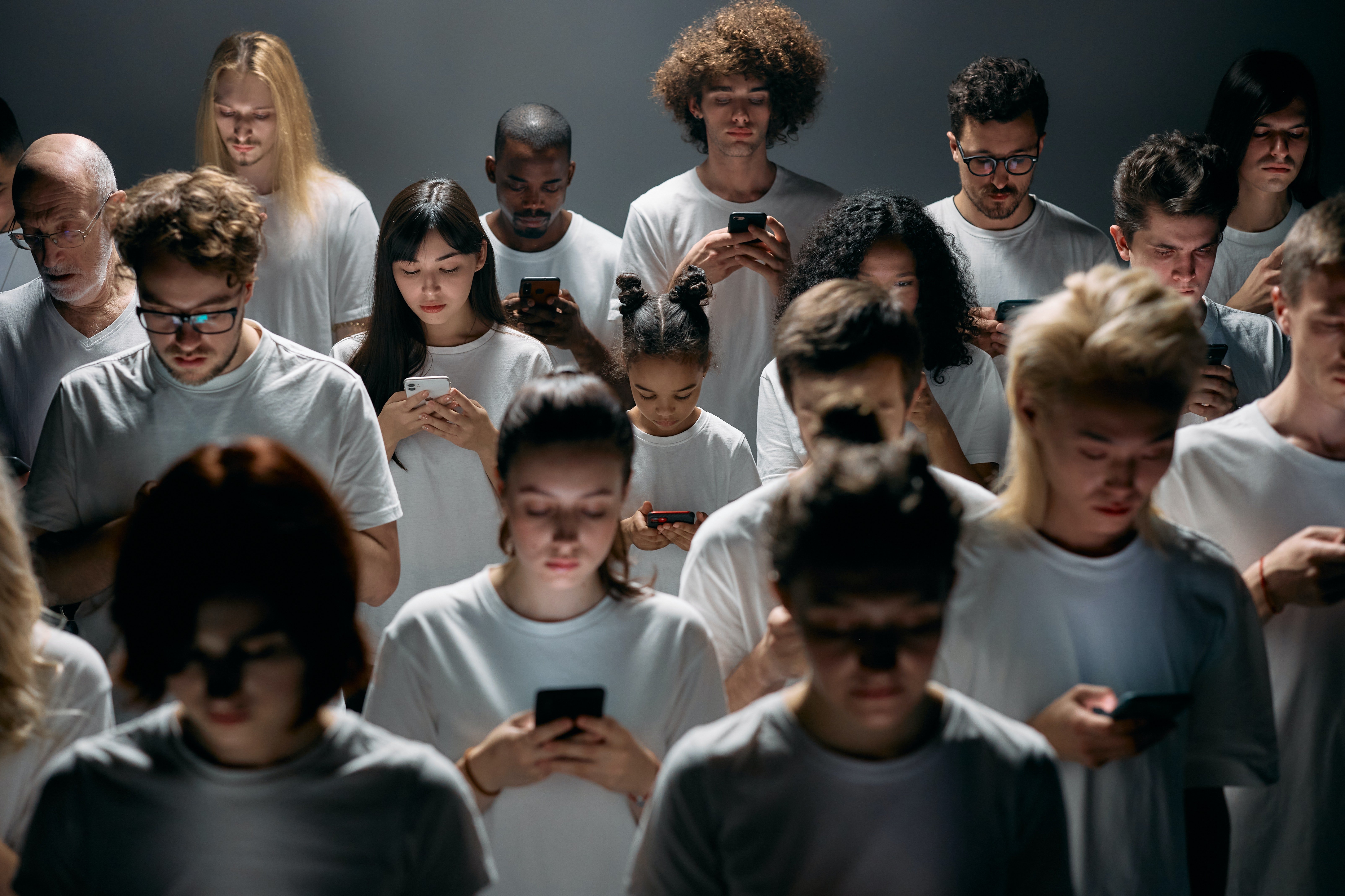 Alertar de los peligros de las redes sociales como con el tabaco, la propuesta de Sanidad en los EE.UU.