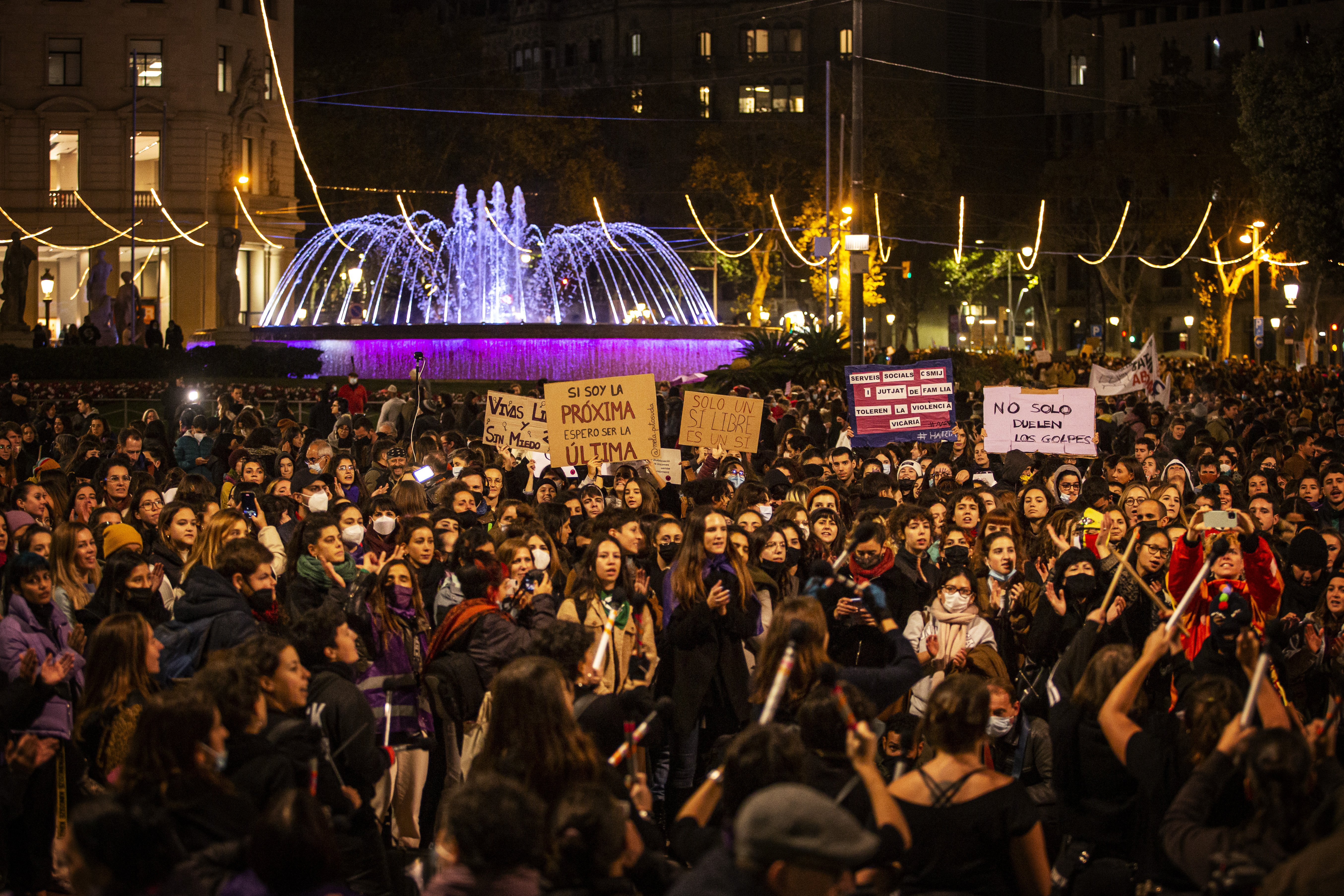 25-N | La lluita contra les violències masclistes pren els carrers de Barcelona