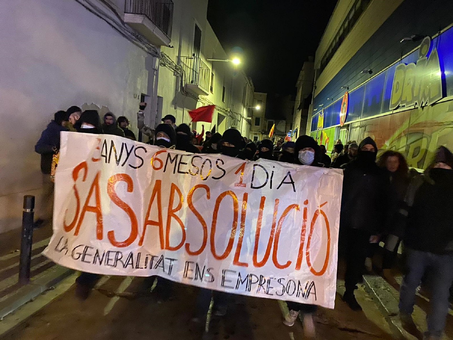 Incidents a Vilafranca en una manifestació pel jove represaliat de l'1-O Adrián Sas