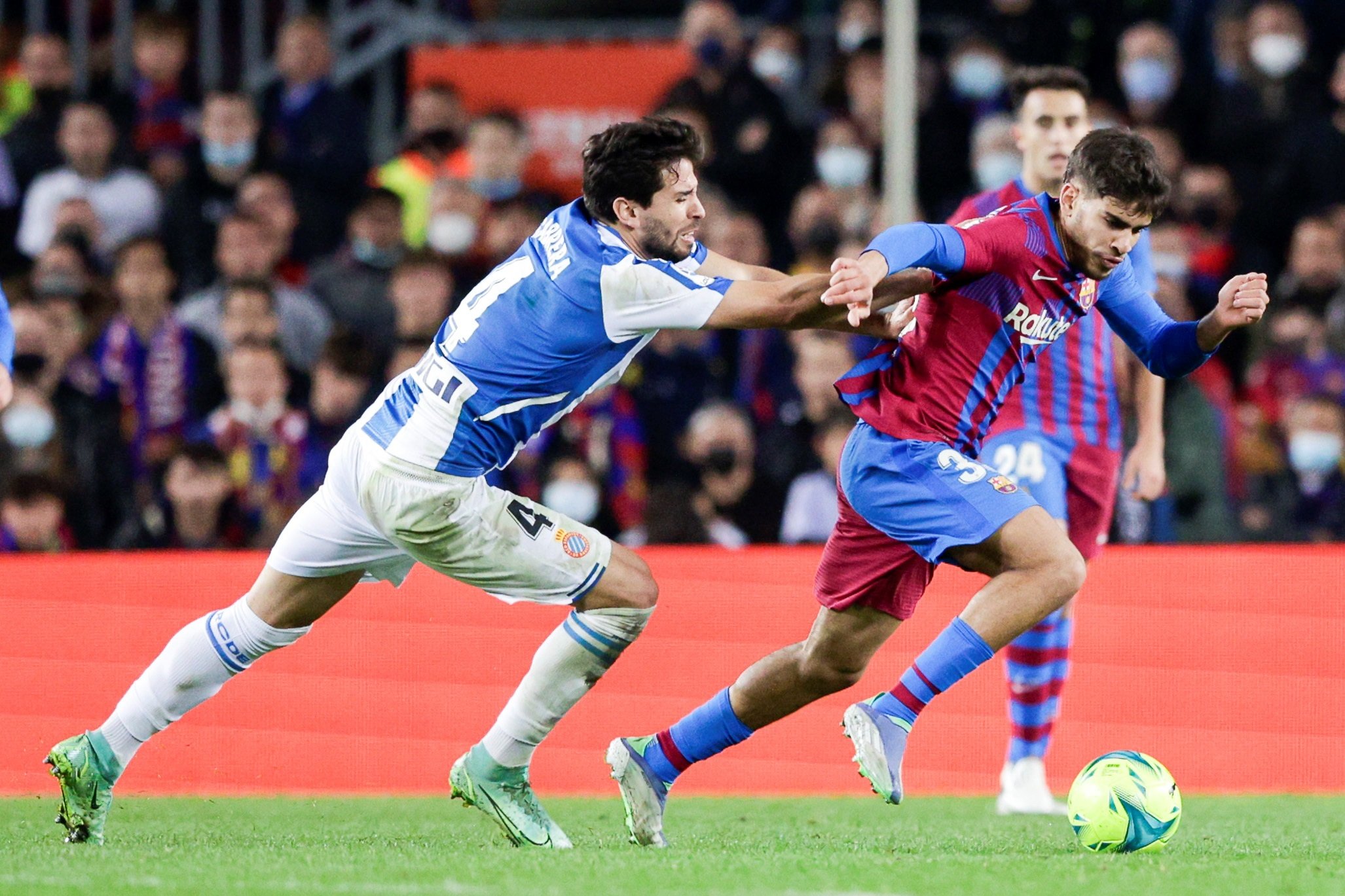 Ez Abde, del poliesportiu del barri a la banda del Camp Nou