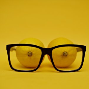 ojos gafas limones unsplash Dainis Graveris