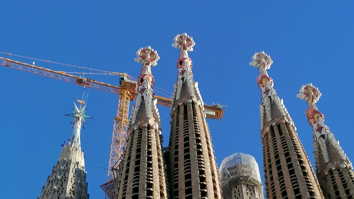 Aquestes són les 18 torres de la Sagrada Família de Barcelona (les fetes i les pendents)