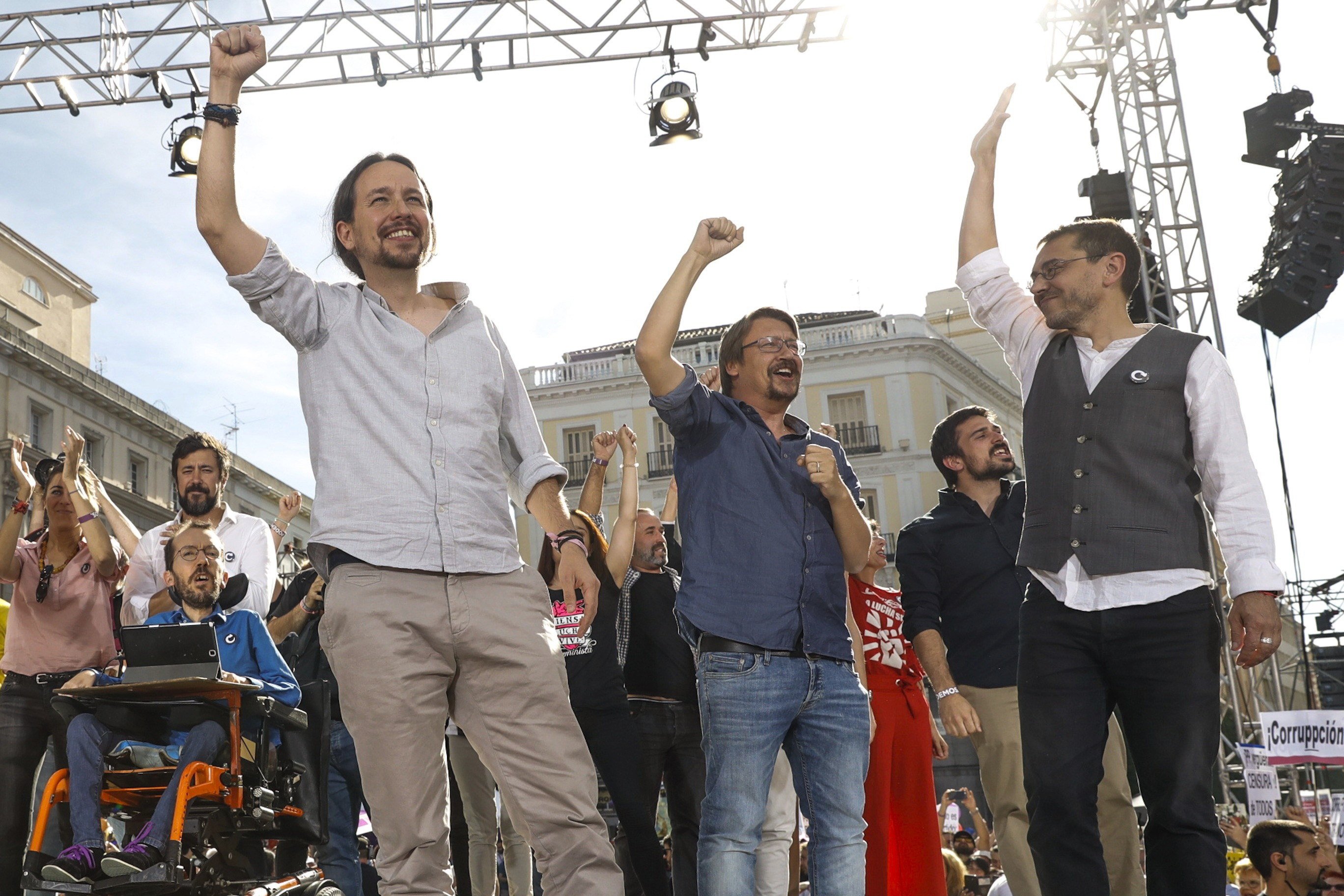 Concentración multitudinaria de Podemos en apoyo a la moción de censura