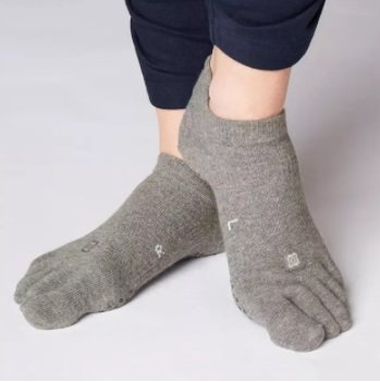discordia película Desviarse Decathlon tiene unos calcetines 5 dedos que parecen un guante para los pies