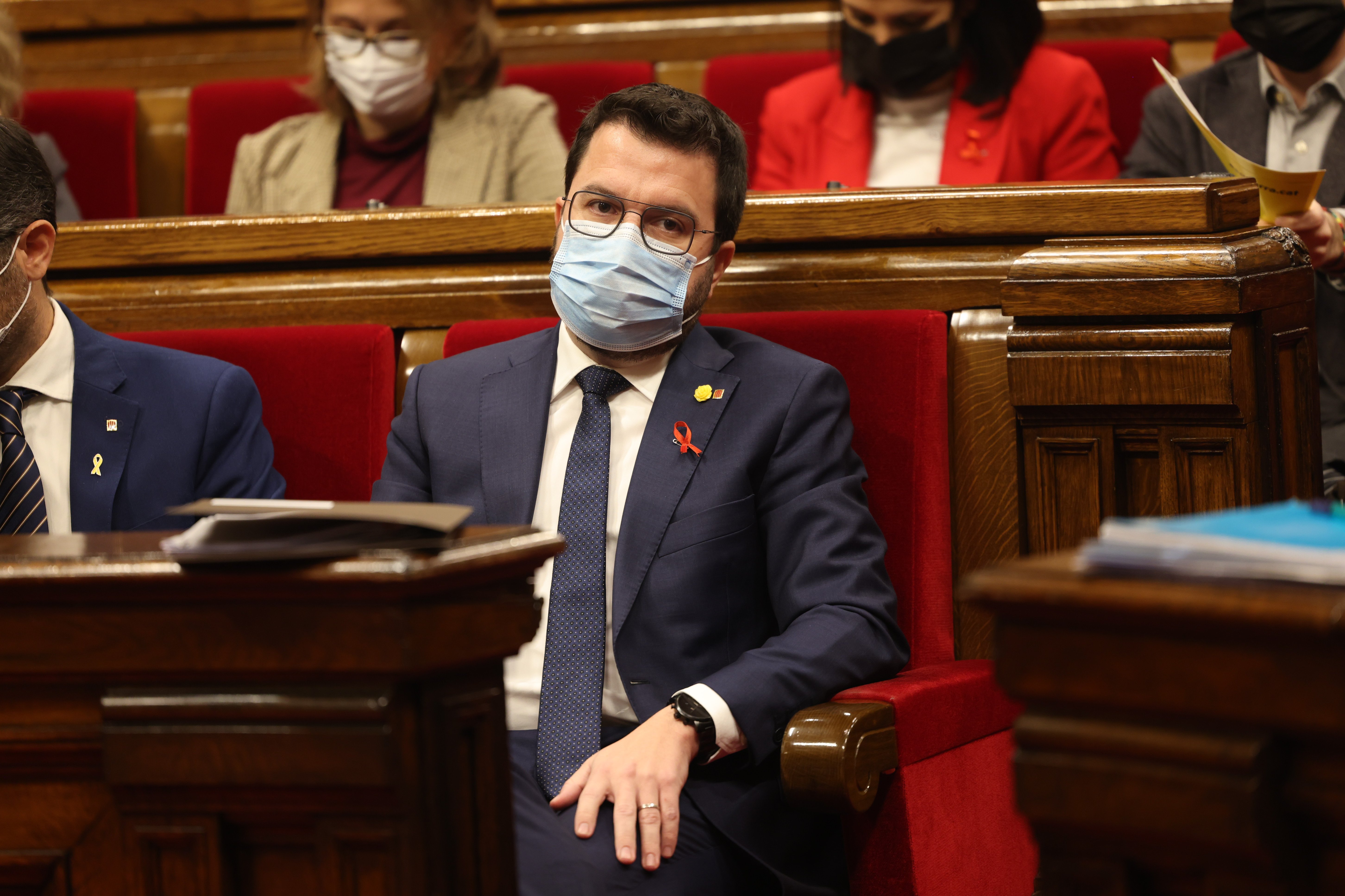 Creus que Aragonés se tiene que someter a una cuestión de confianza el 2023?