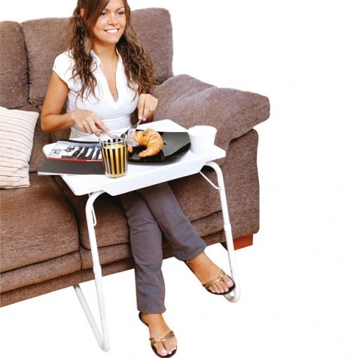 hilo Endulzar Melodramático Carrefour tiene un mesa muy barata plegable para comer en el sofá mientras  ves la televisión