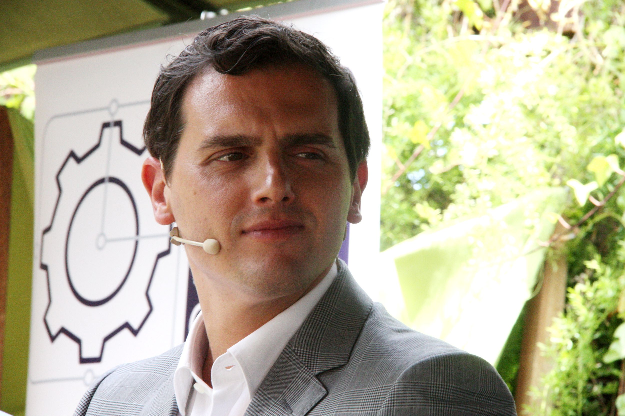 Rivera plantea "un gobierno de consenso" para evitar terceras elecciones