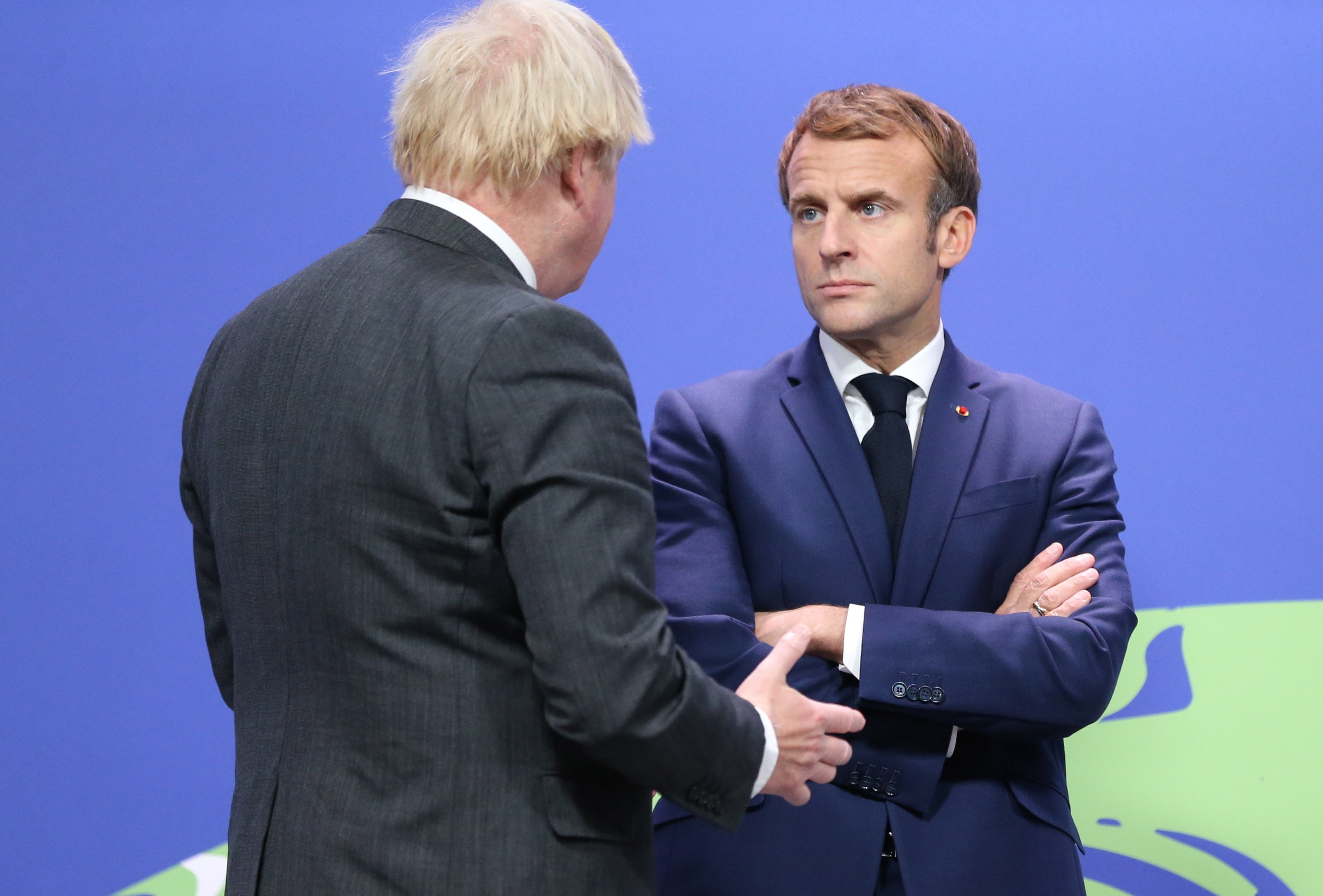Macron se desespera con Johnson y lo tilda de "payaso"