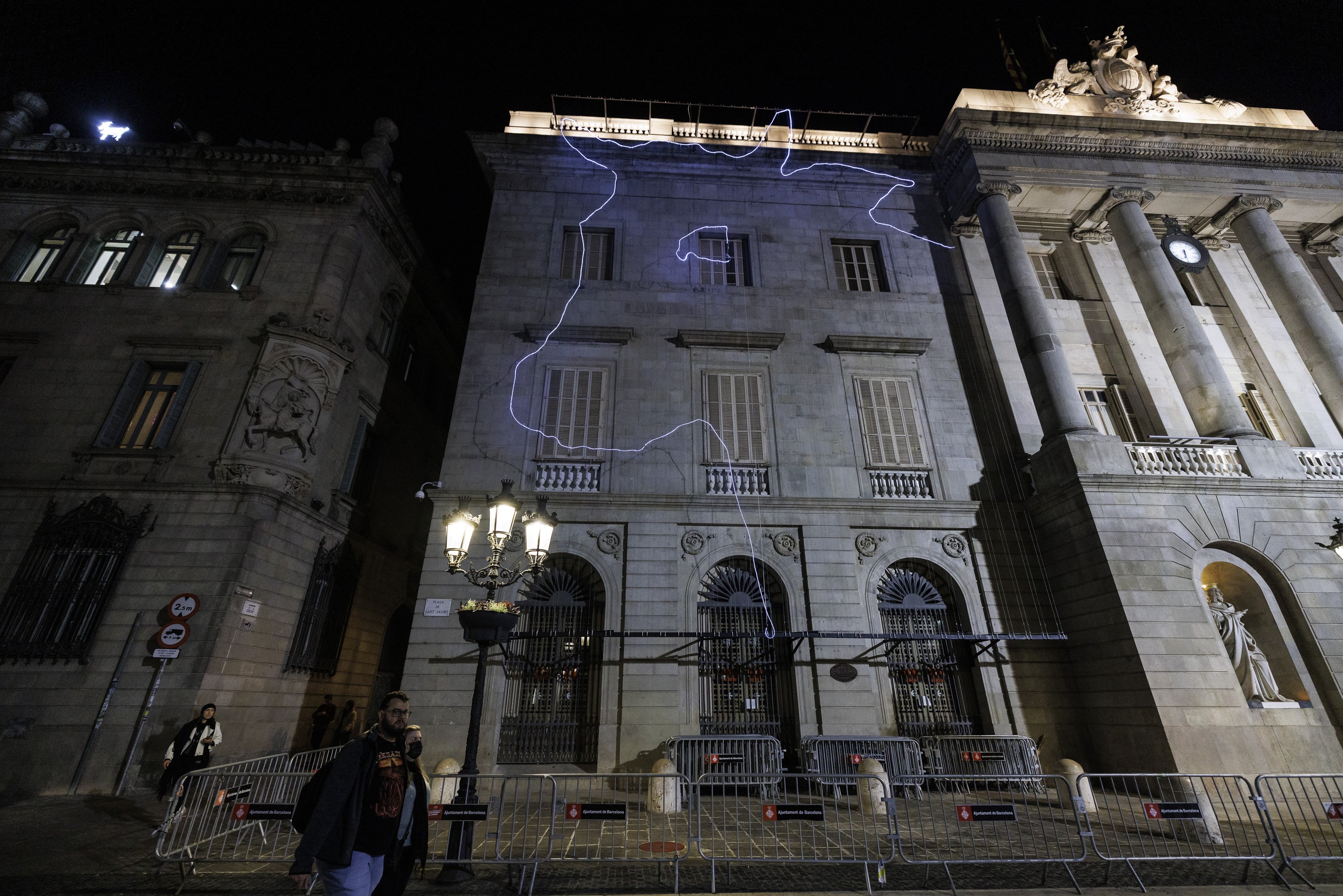 Ja és Nadal a Barcelona? Comença el debat pel pessebre de la plaça de Sant Jaume