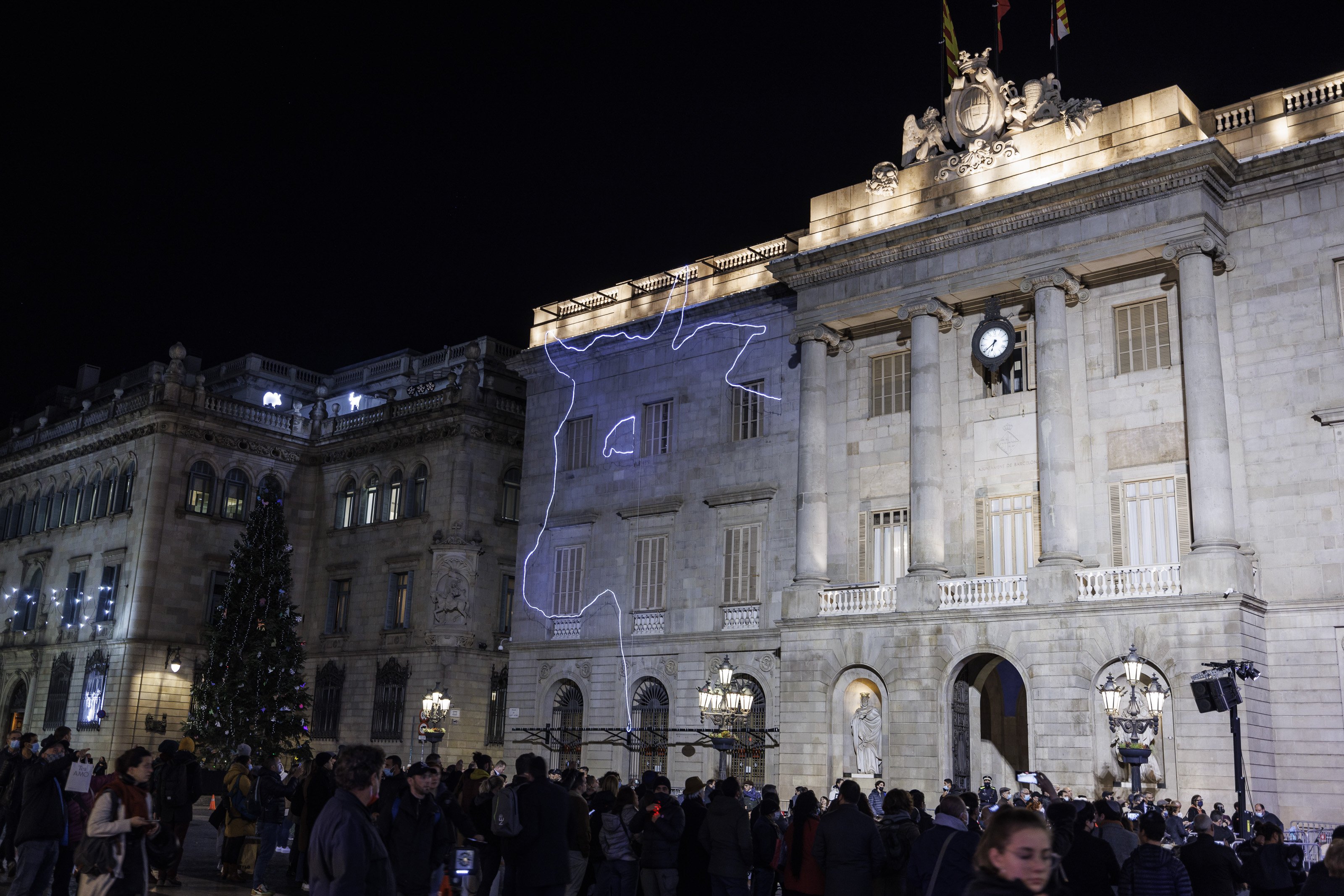 Colau alimenta el misterio sobre el belén de la plaza de Sant Jaume