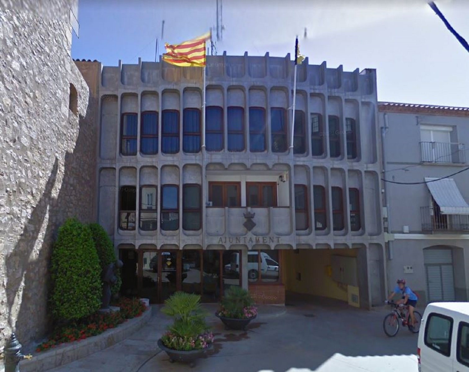 ¿Por qué la mitad de ayuntamientos del PSC no ponen la bandera de España?