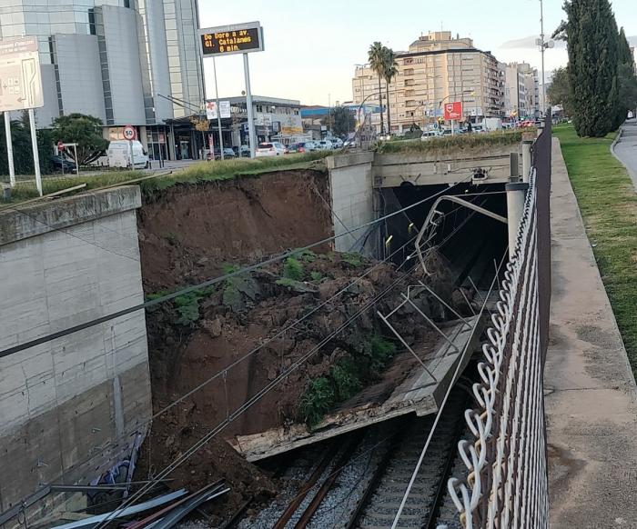 Els ferrocarrils de Sant Cugat a Terrassa, tallats una setmana per una esllavissada