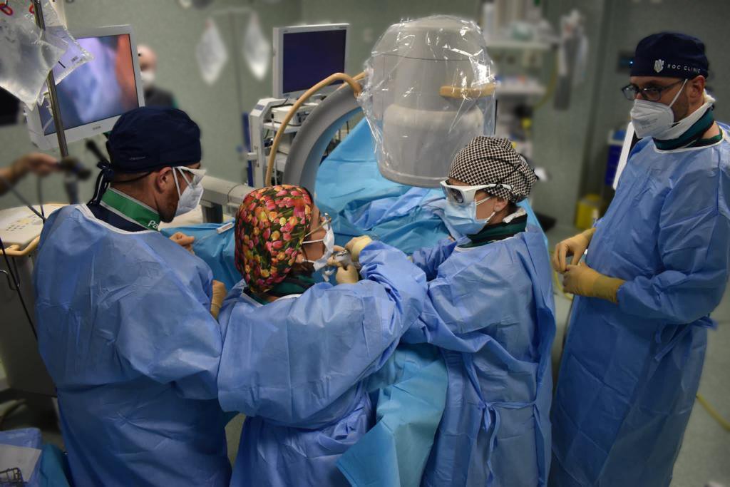 ROC Clinic salva el ronyó d'una pacient de 30 anys en una única intervenció amb instrumental en miniatura