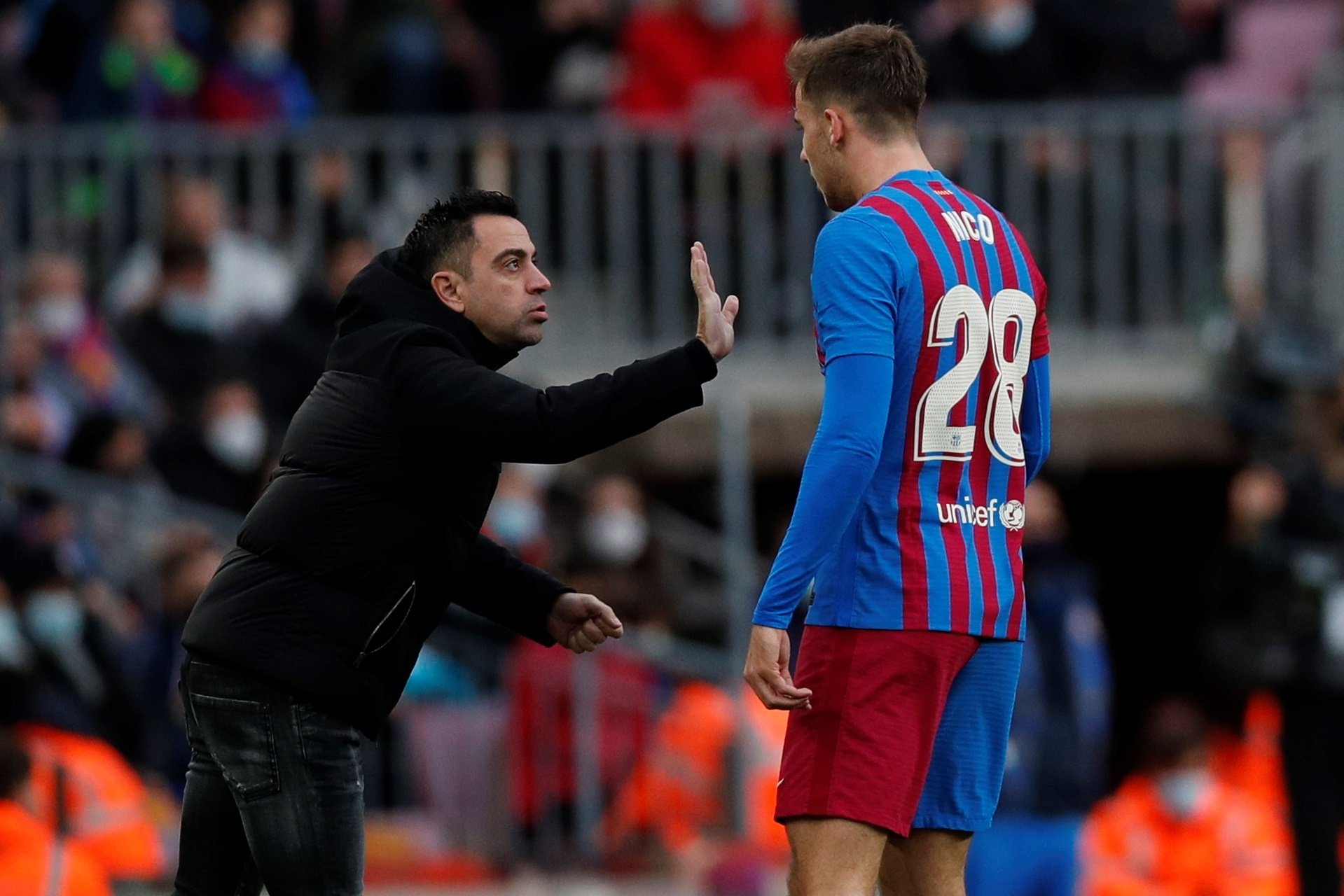 Xavi Hernández no le deja irse, pero desde que llegó al Barça le ha hecho la vida imposible