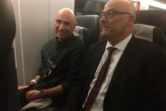 Llach y Corominas tren Madrid