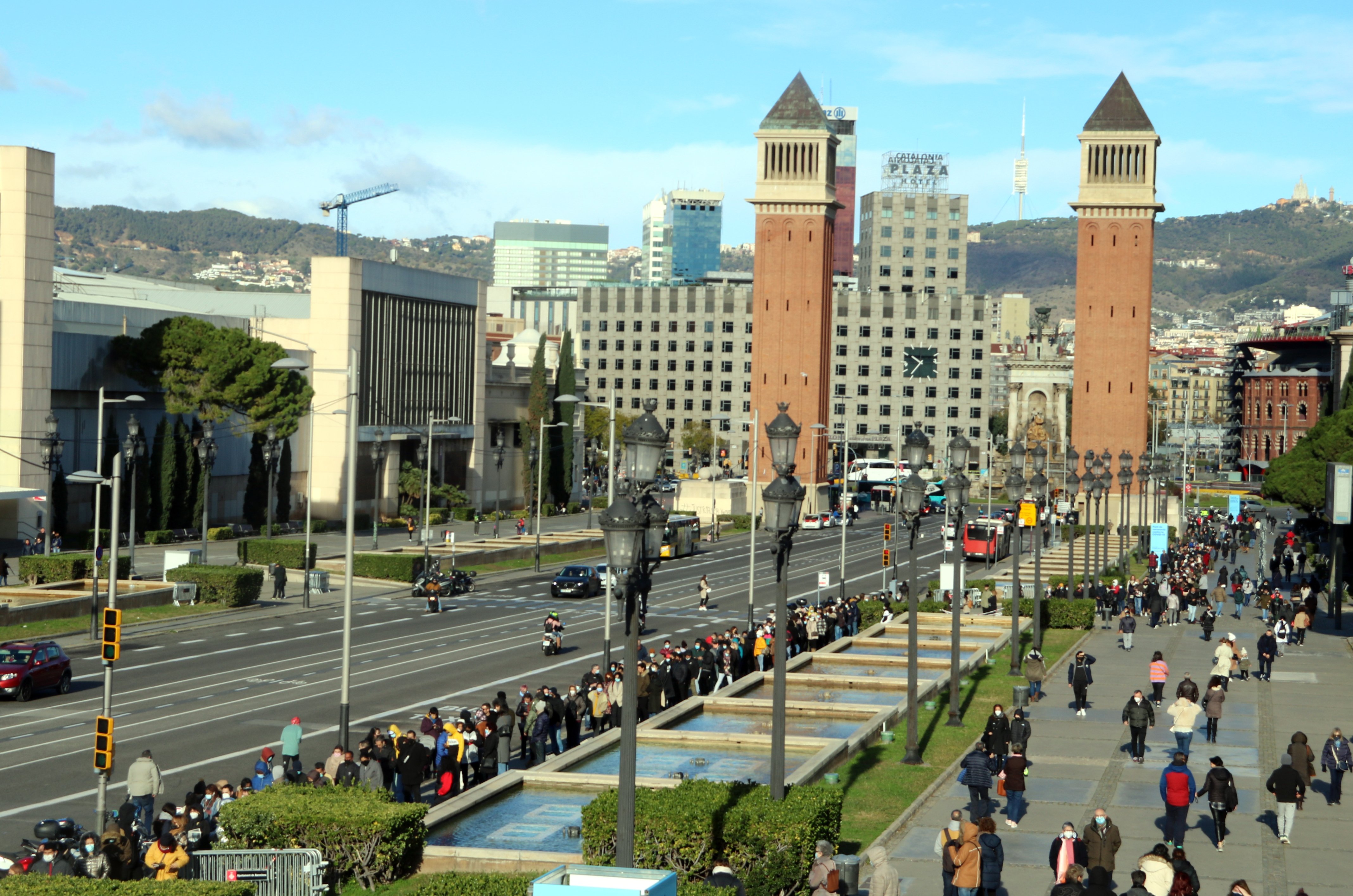 colas avenida Reina cristina vacuna Covid puente Purissima ACN