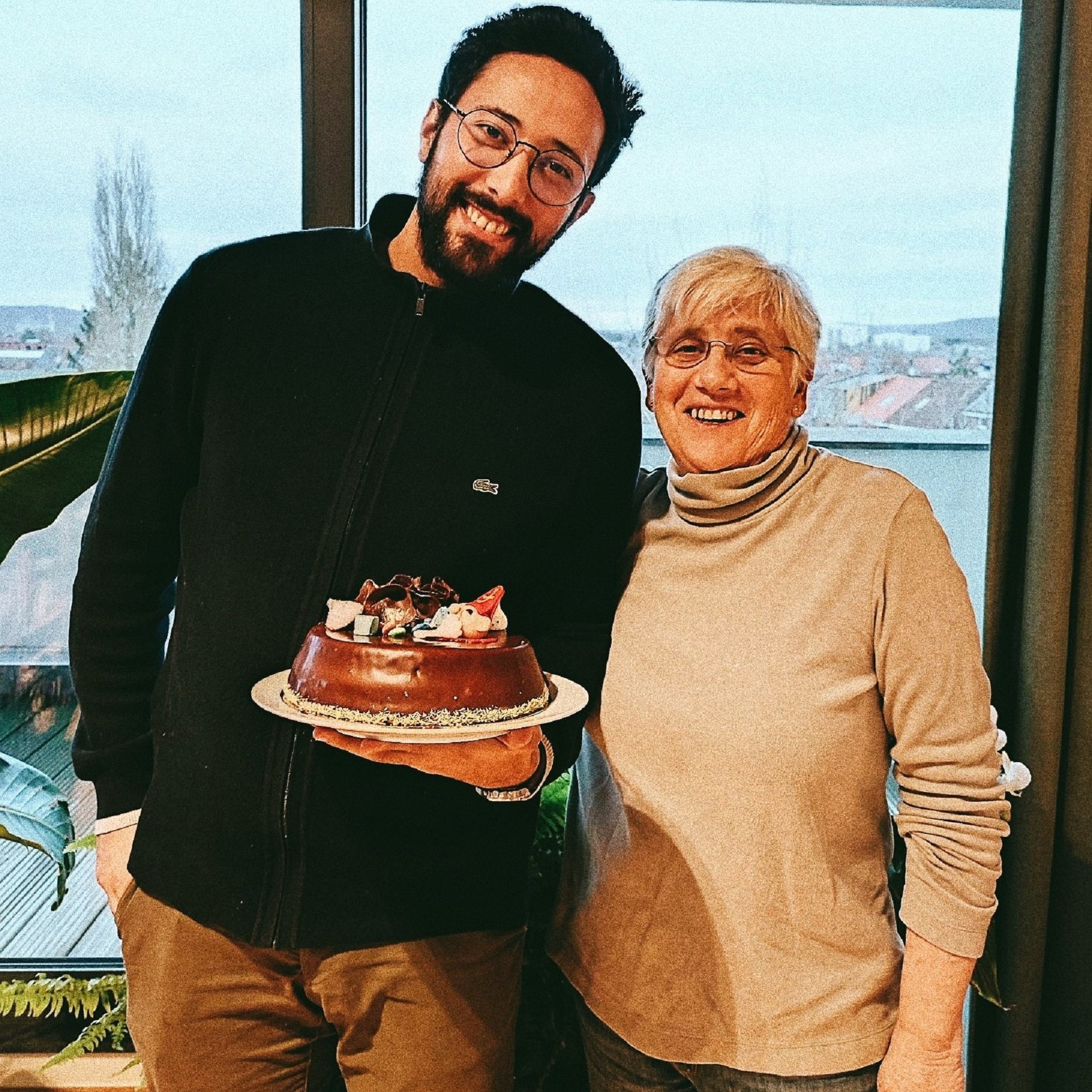 Valtònyc i Clara Ponsatí comparteixen padrí per Sant Nicolau