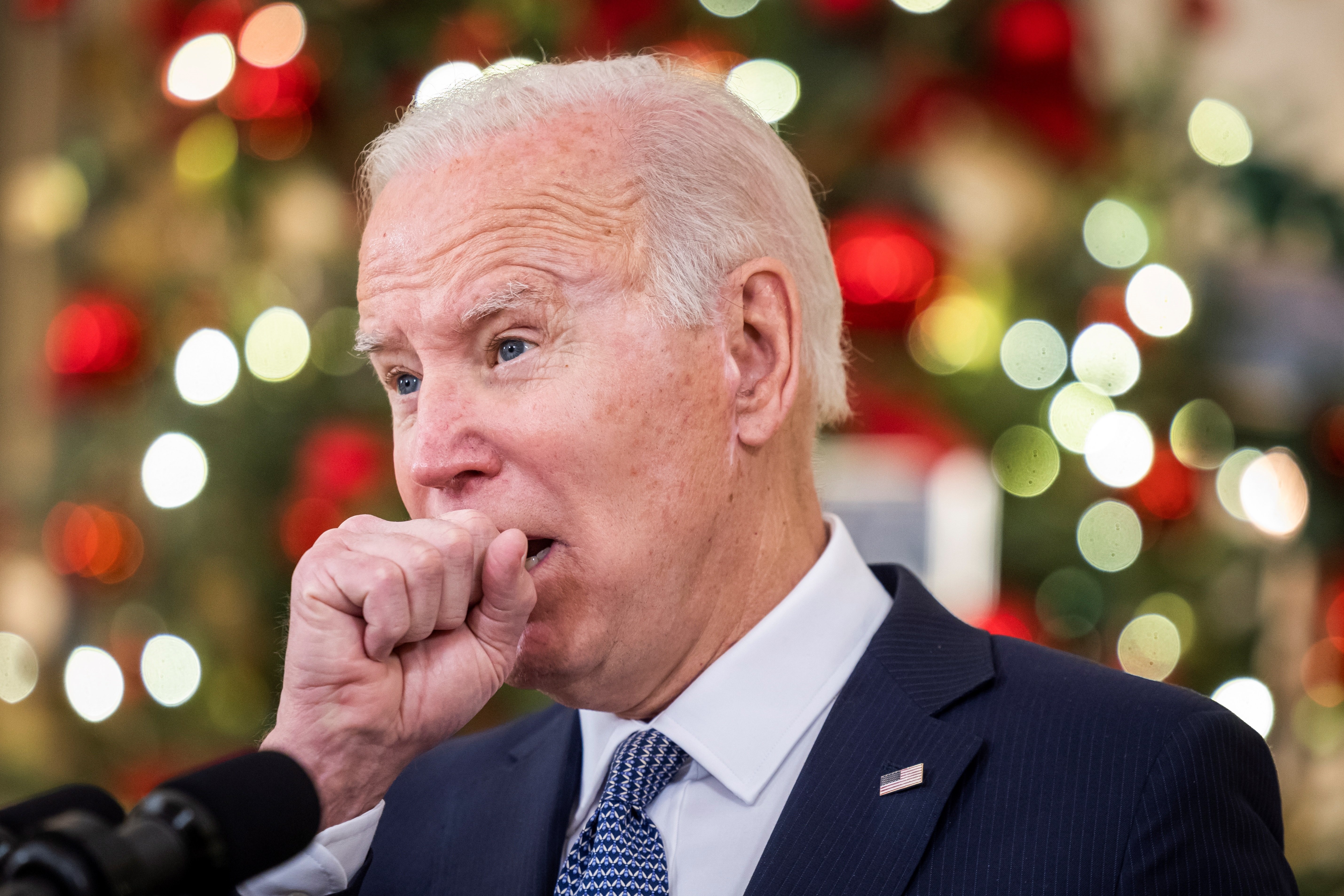 Joe Biden dona positiu en covid i presenta símptomes lleus