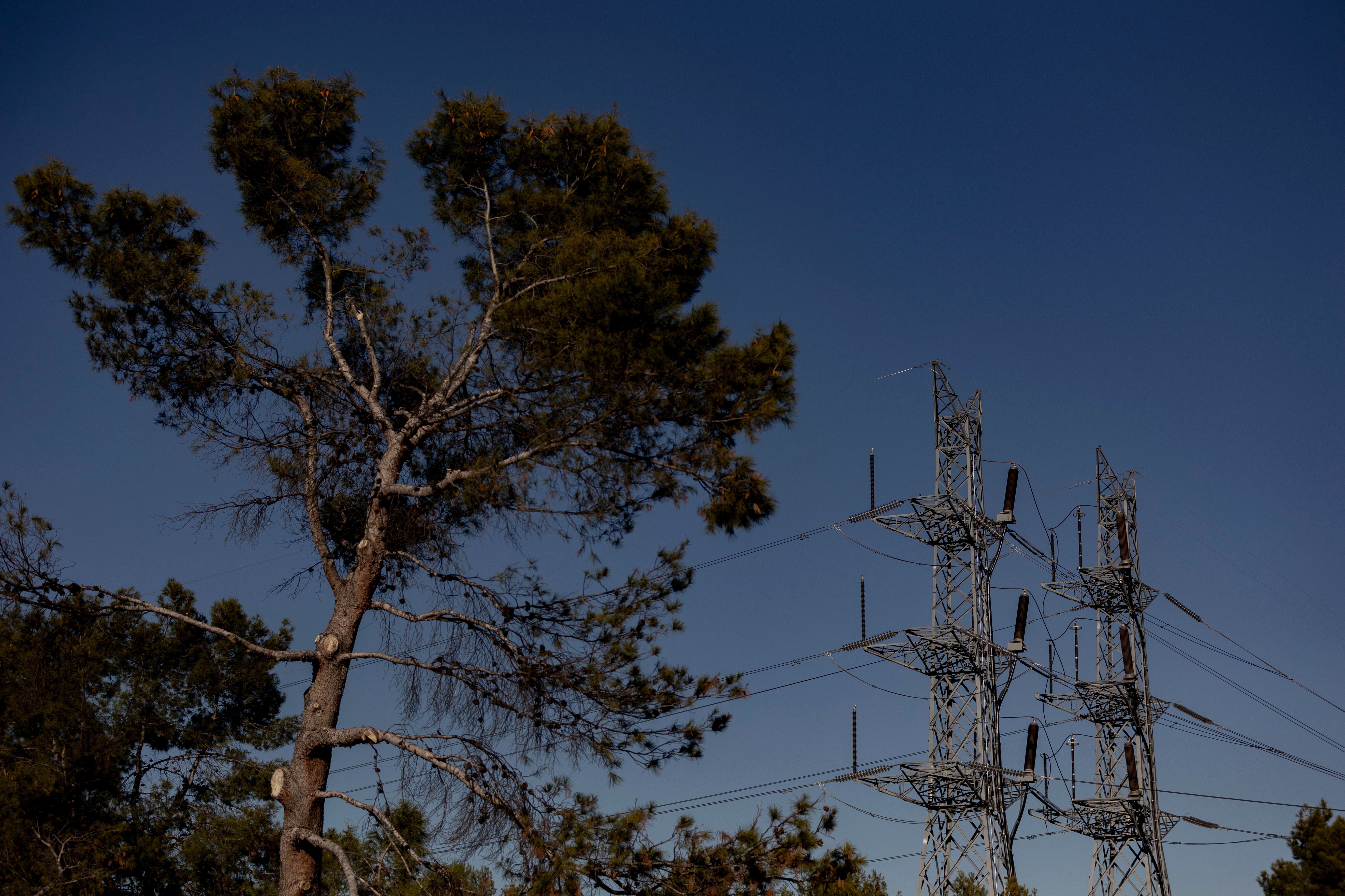 El precio de la luz subirá un 1% este martes y superará los 210 euros