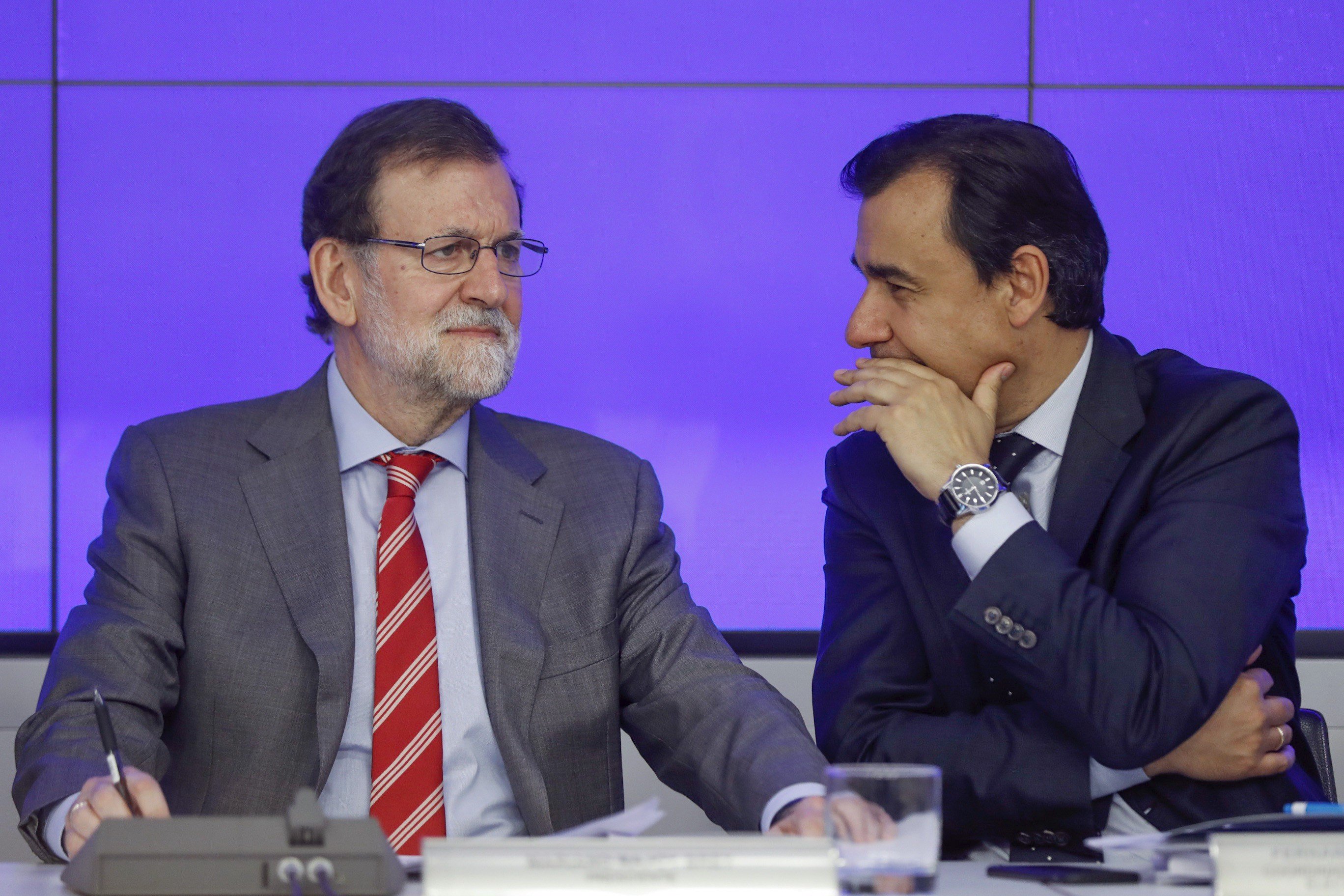 Rajoy acusa a Puigdemont de querer "romper España en 24 horas"
