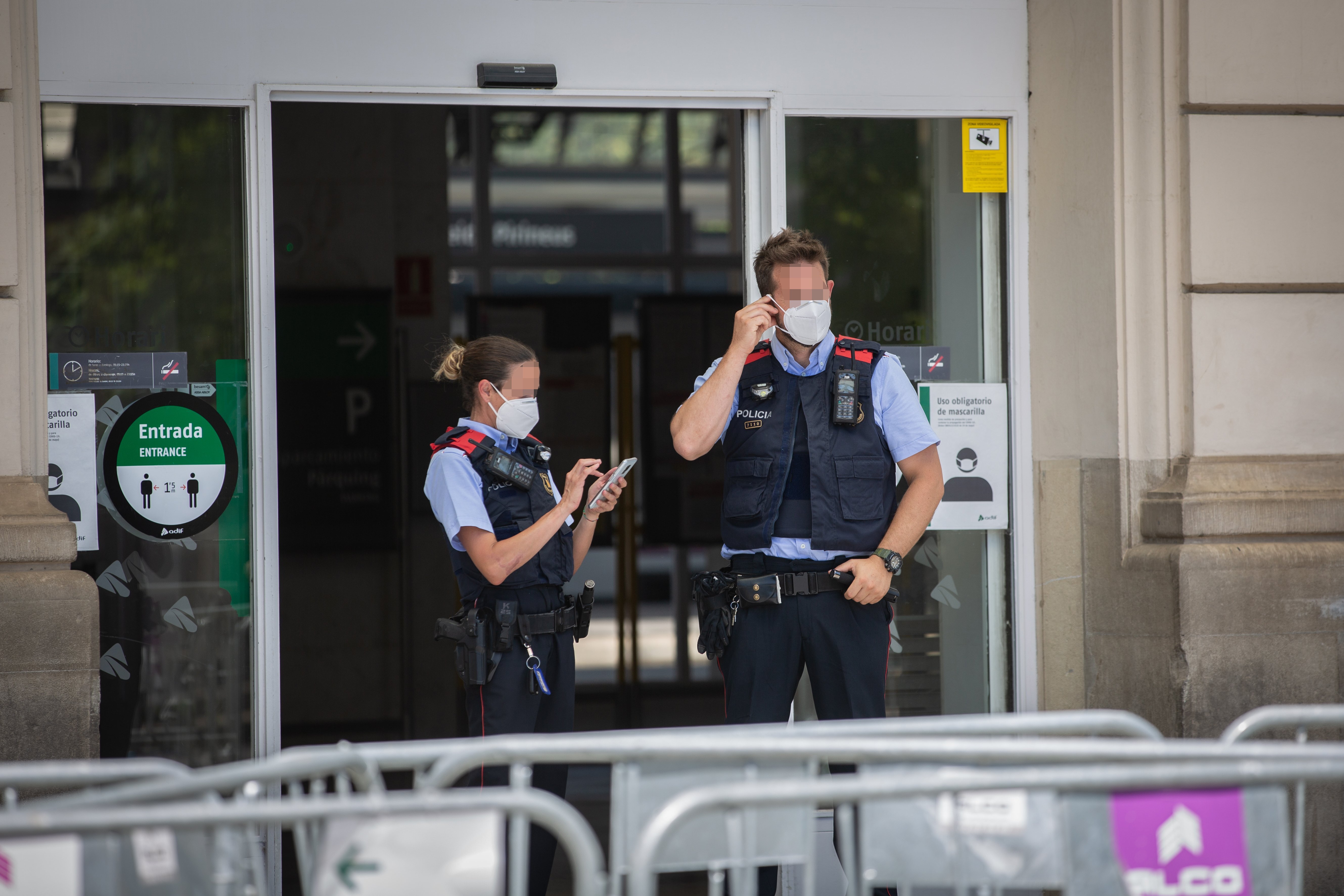 Confusión en los Mossos por cómo tienen que vigilar el cumplimiento del pasaporte covid