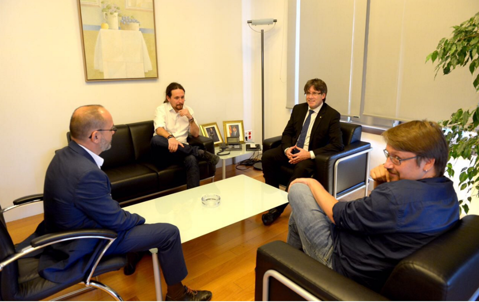 Puigdemont aborda con Iglesias en Madrid la moción de censura a Rajoy