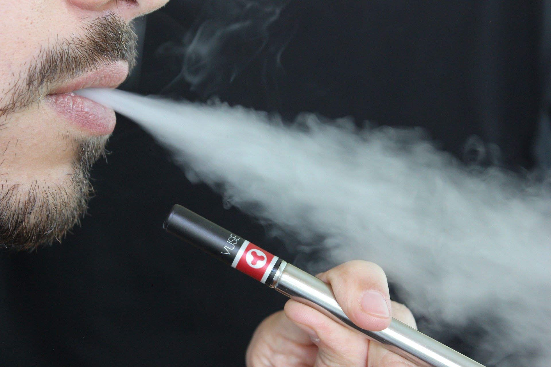 Més de la meitat dels escolars de entre 14 i 18 anys han utilitzat cigarretes electròniques