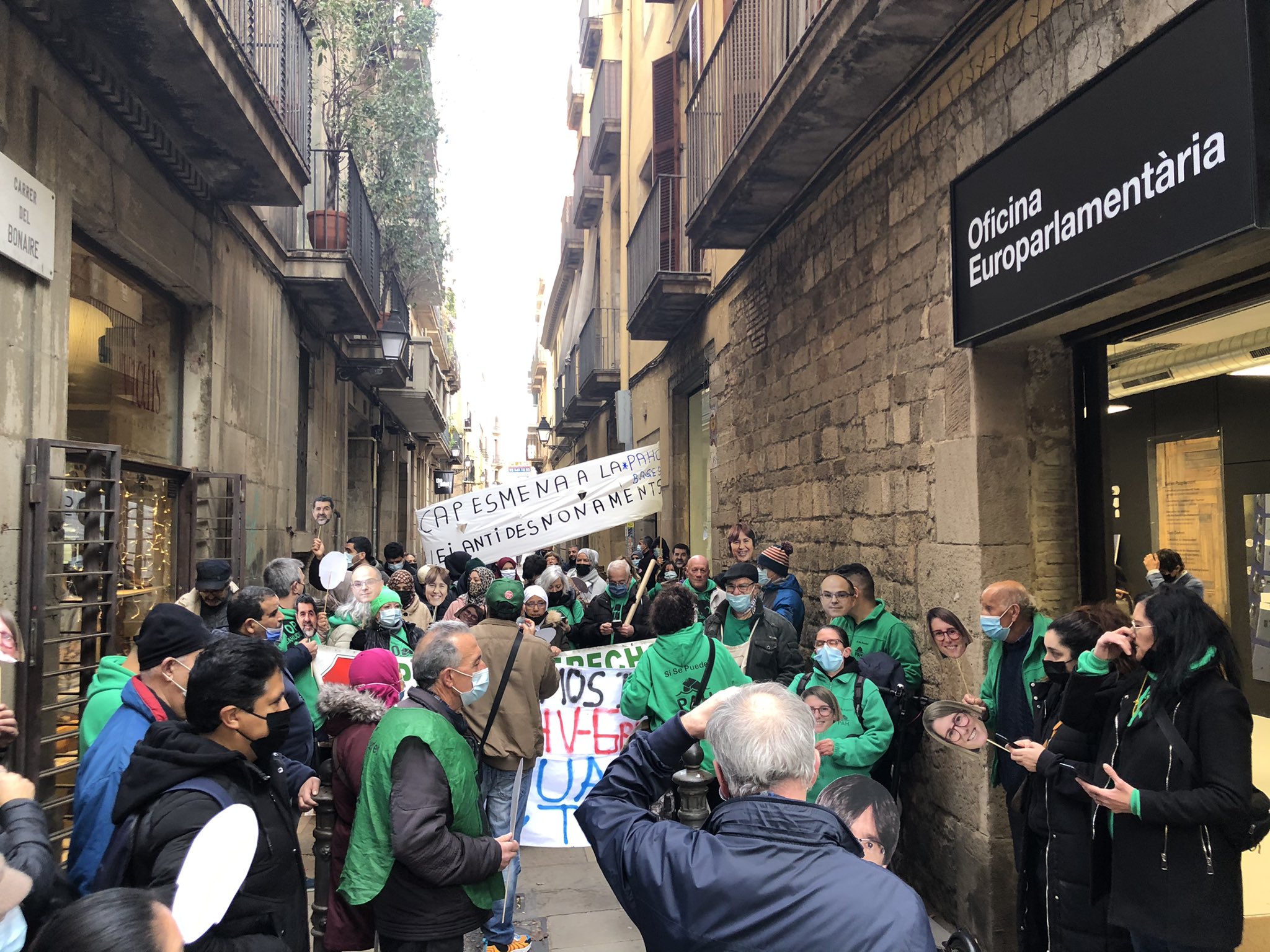 La PAH ocupa la oficina de Puigdemont