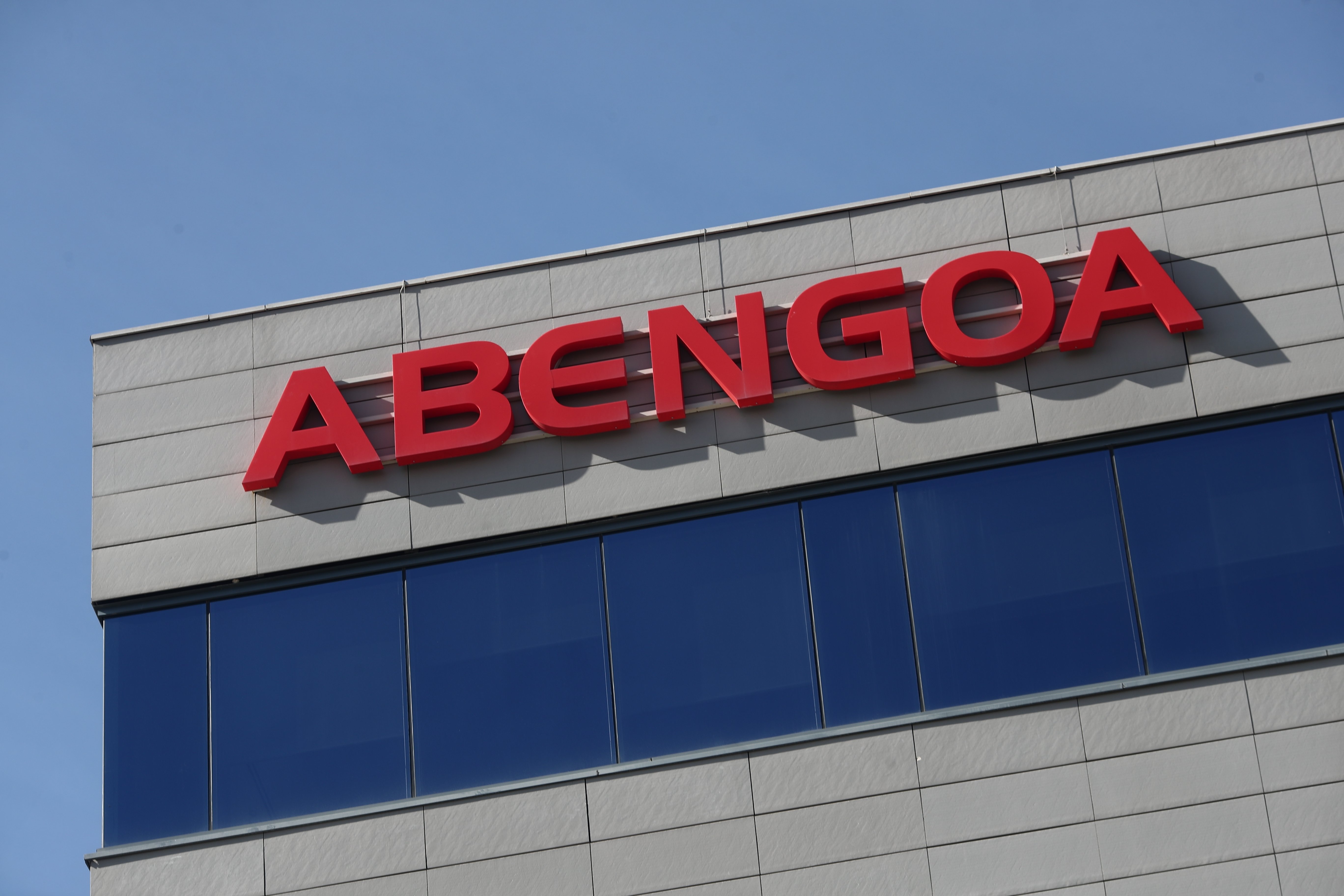 Bruselas multa a Abengoa con 20 millones por pactar los precios del etanol