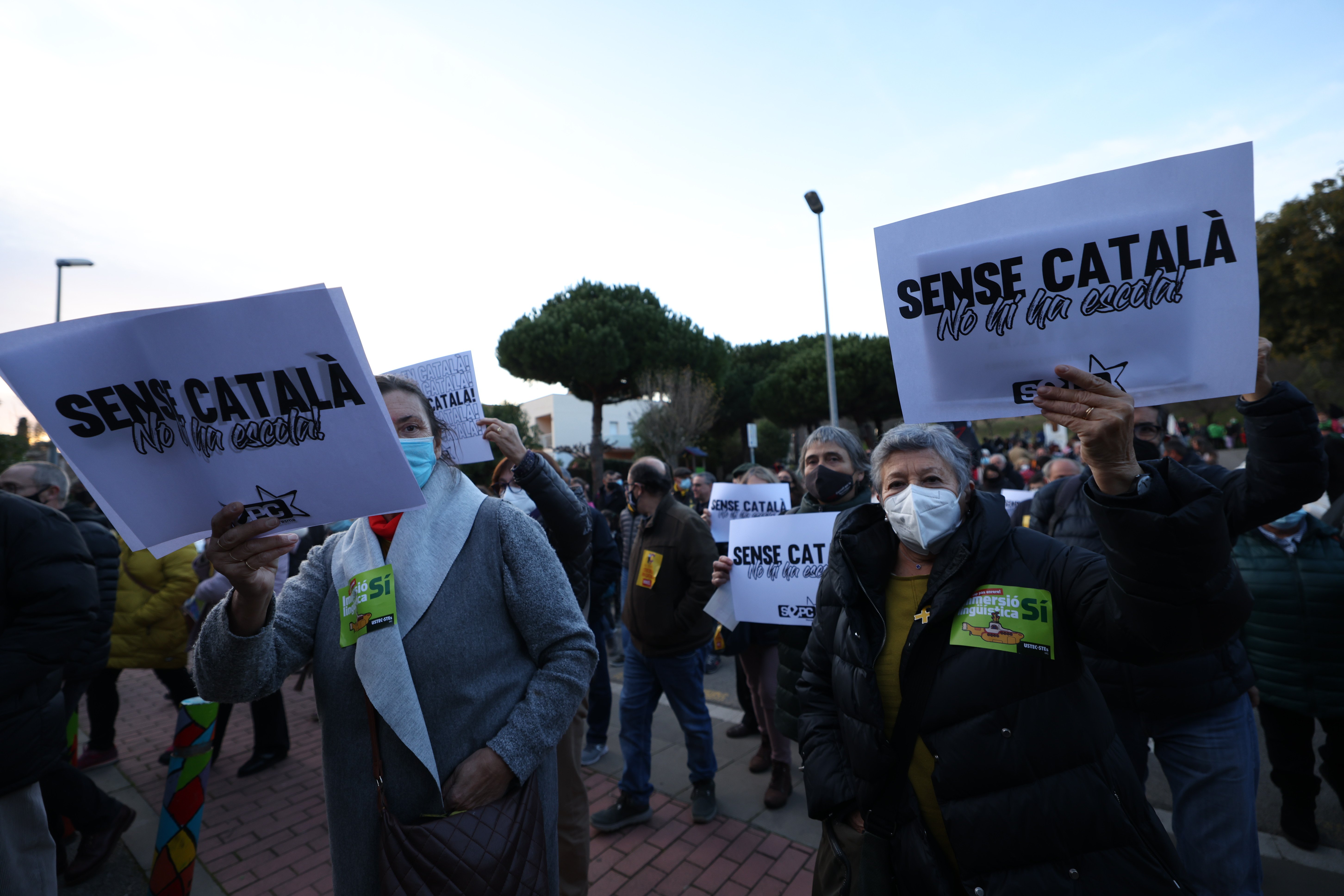 Manifestacion concentracion Escuela Turo del Drac canet de mar en catala 25% castellano lengua - Sergi Alcazar
