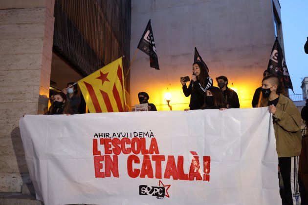 Manifestacion concentracion Escuela Turo del Drac canet de mar en catala 25% castellano lengua - Sergi Alcazar