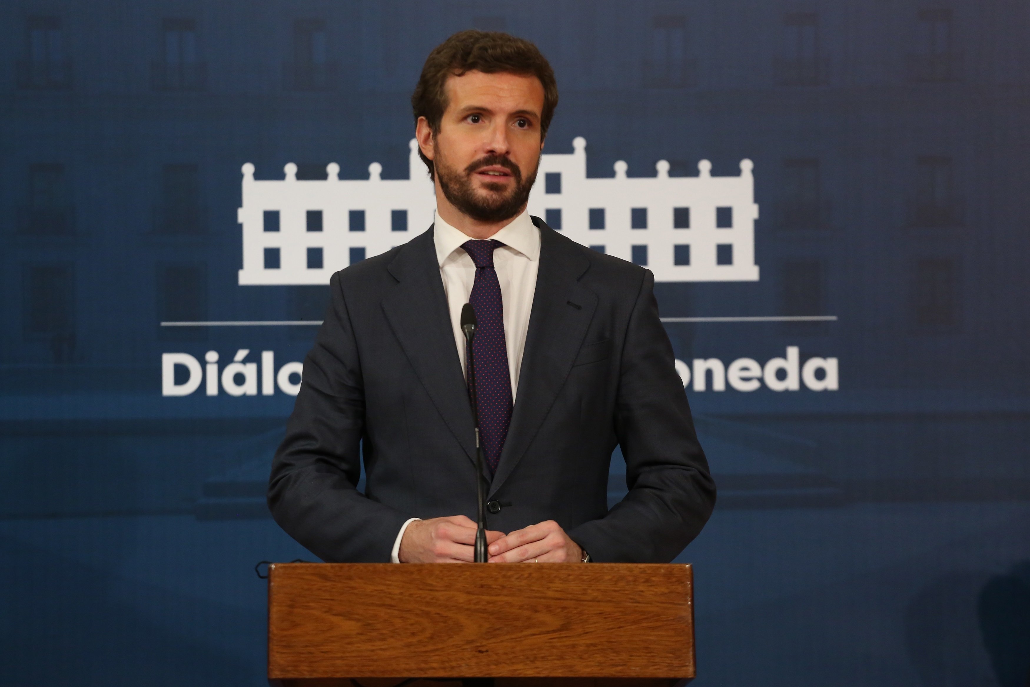 Casado acusa de "apartheid lingüístico" al Govern