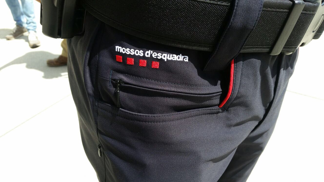 nuevo uniforme mossos|mozos