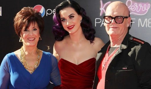 Katy Perry con sus padres