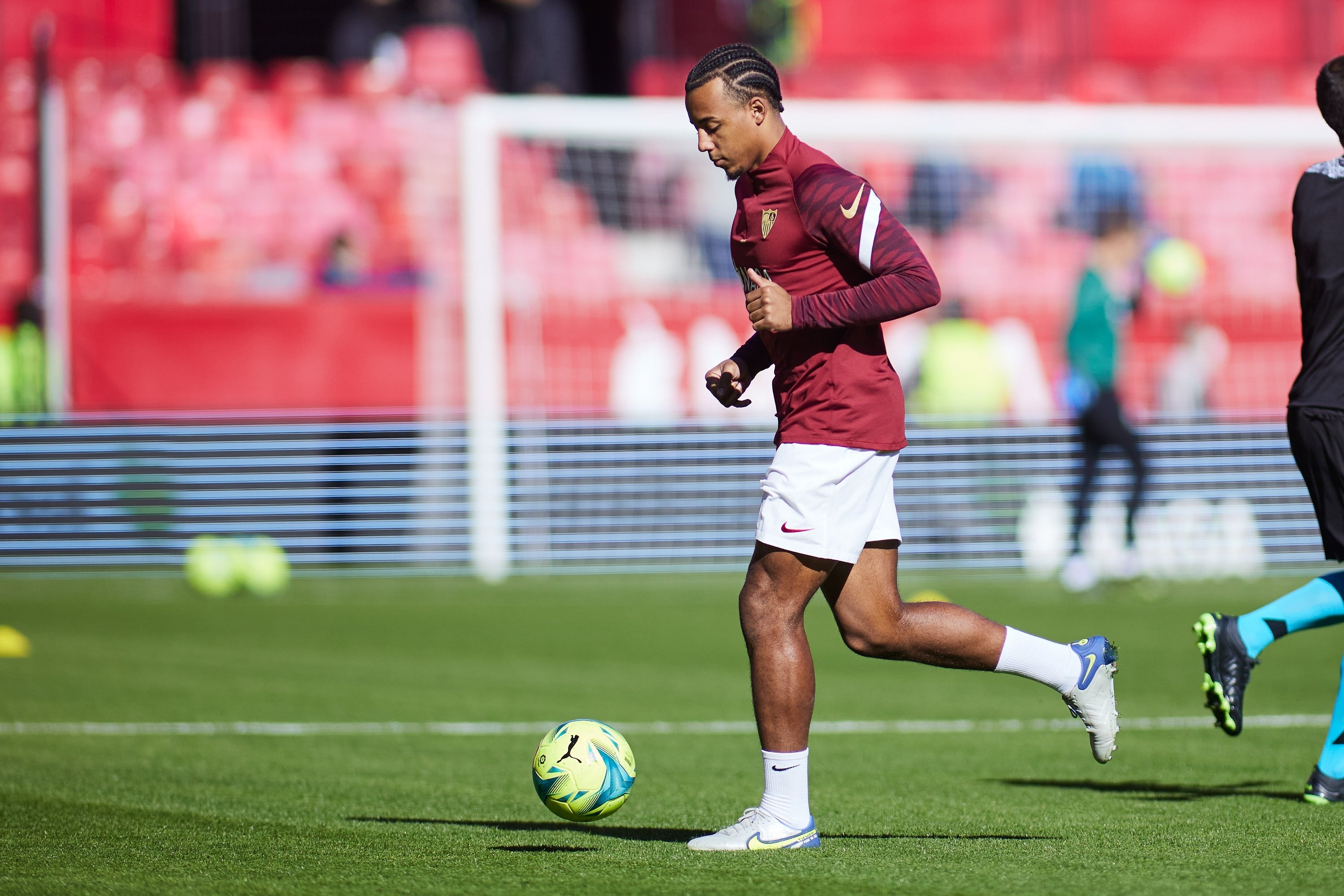 Monchi y Mateu Alemany encuentran la fórmula para cerrar el fichaje de Koundé por el Barça