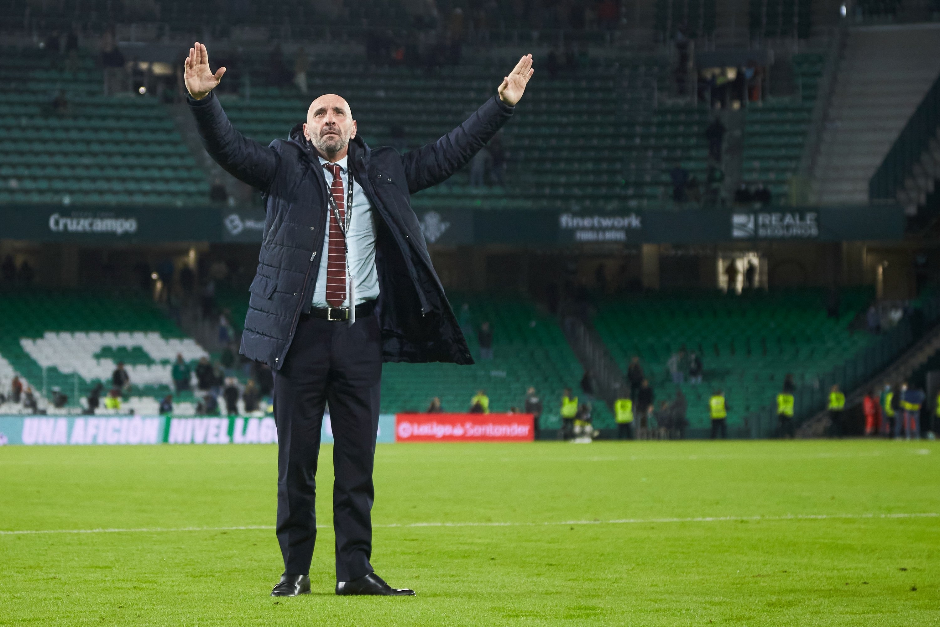 Monchi negocia con el Barça un trueque más dinero que no convence a Lopetegui, pero sí a Xavi Hernández