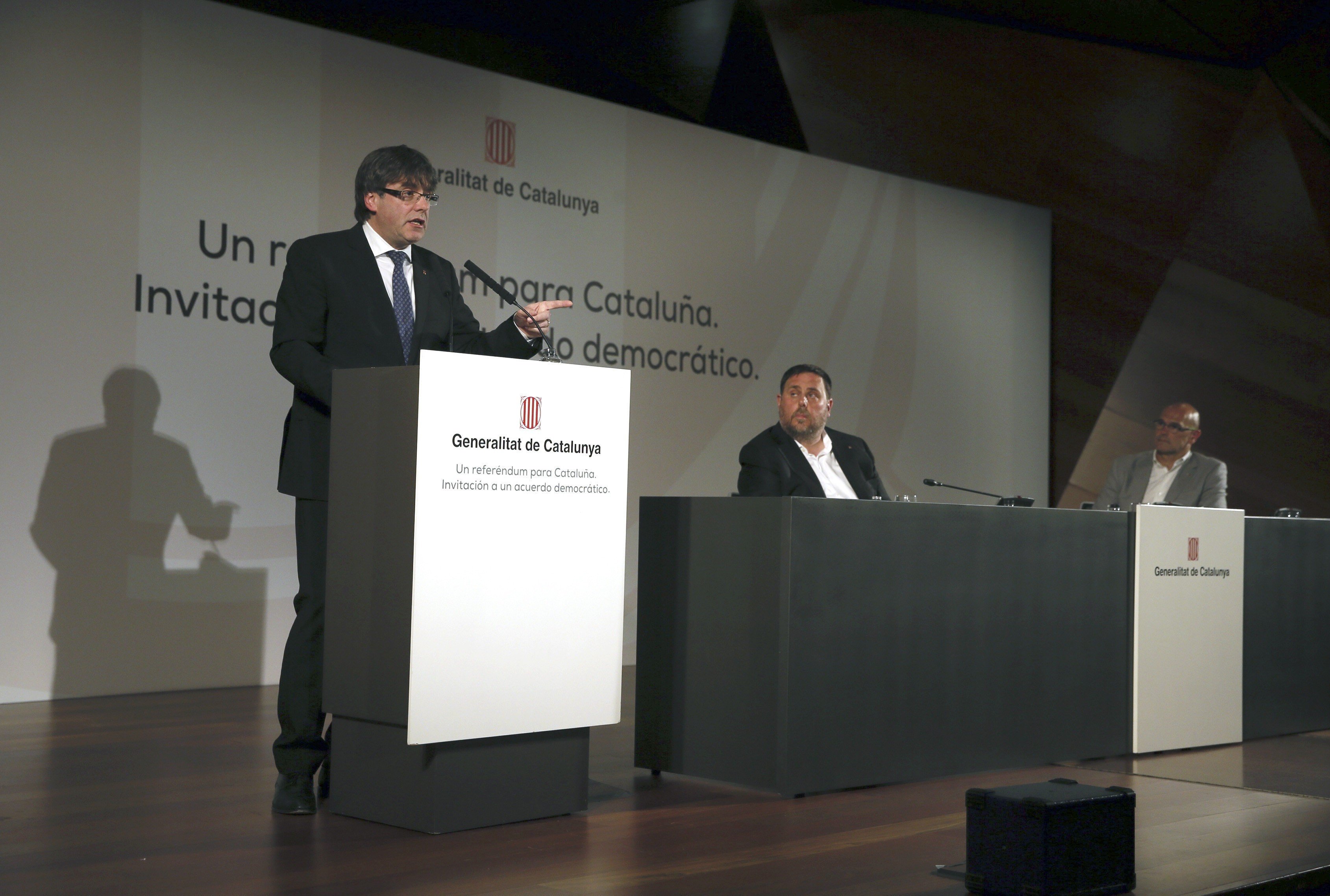 Puigdemont llama sociedad y partidos españoles a impulsar un acuerdo por el referéndum