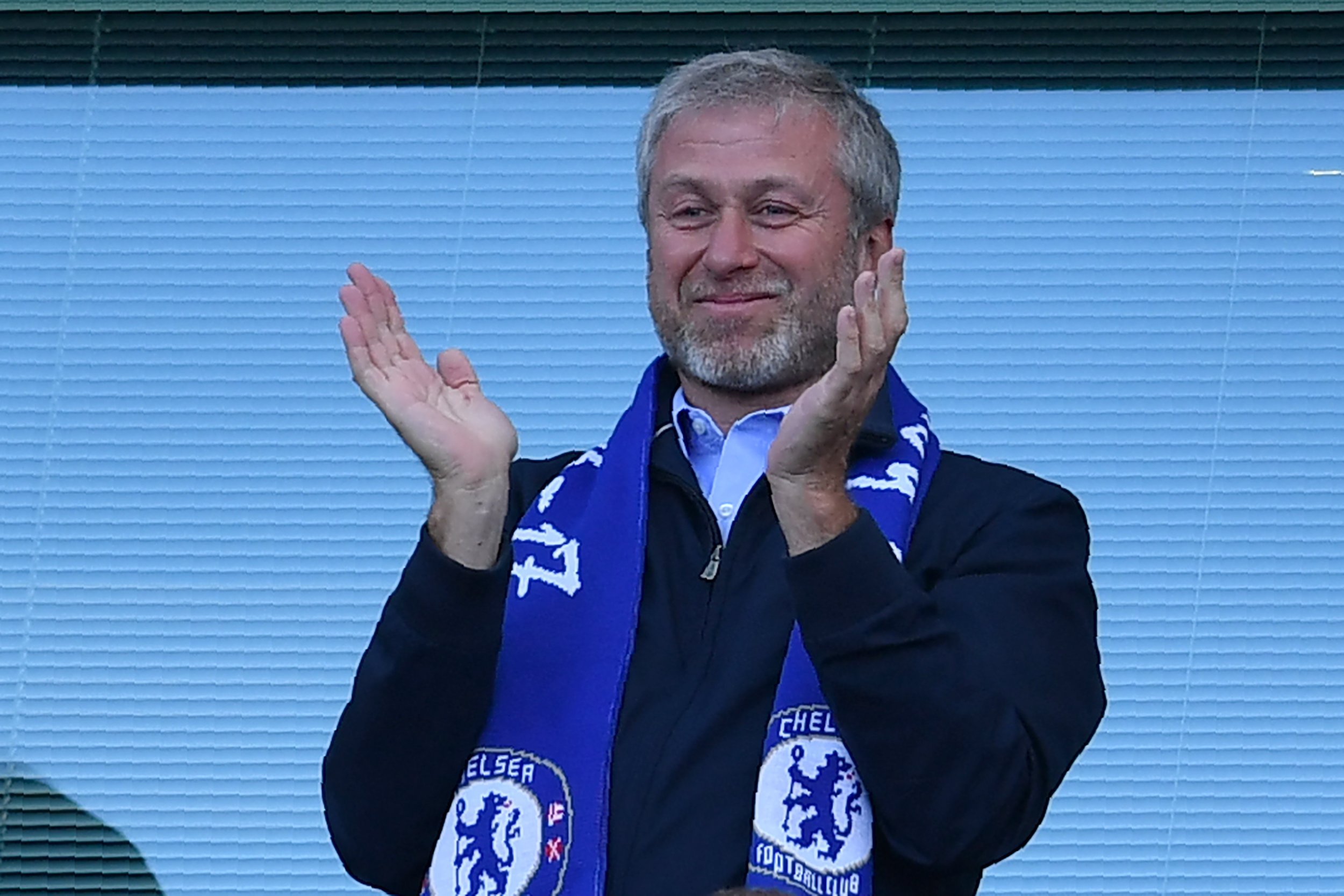 Abramovich sabe que se va al Barça porque quiere dejar el Chelsea y ser el fichaje de Xavi Hernández
