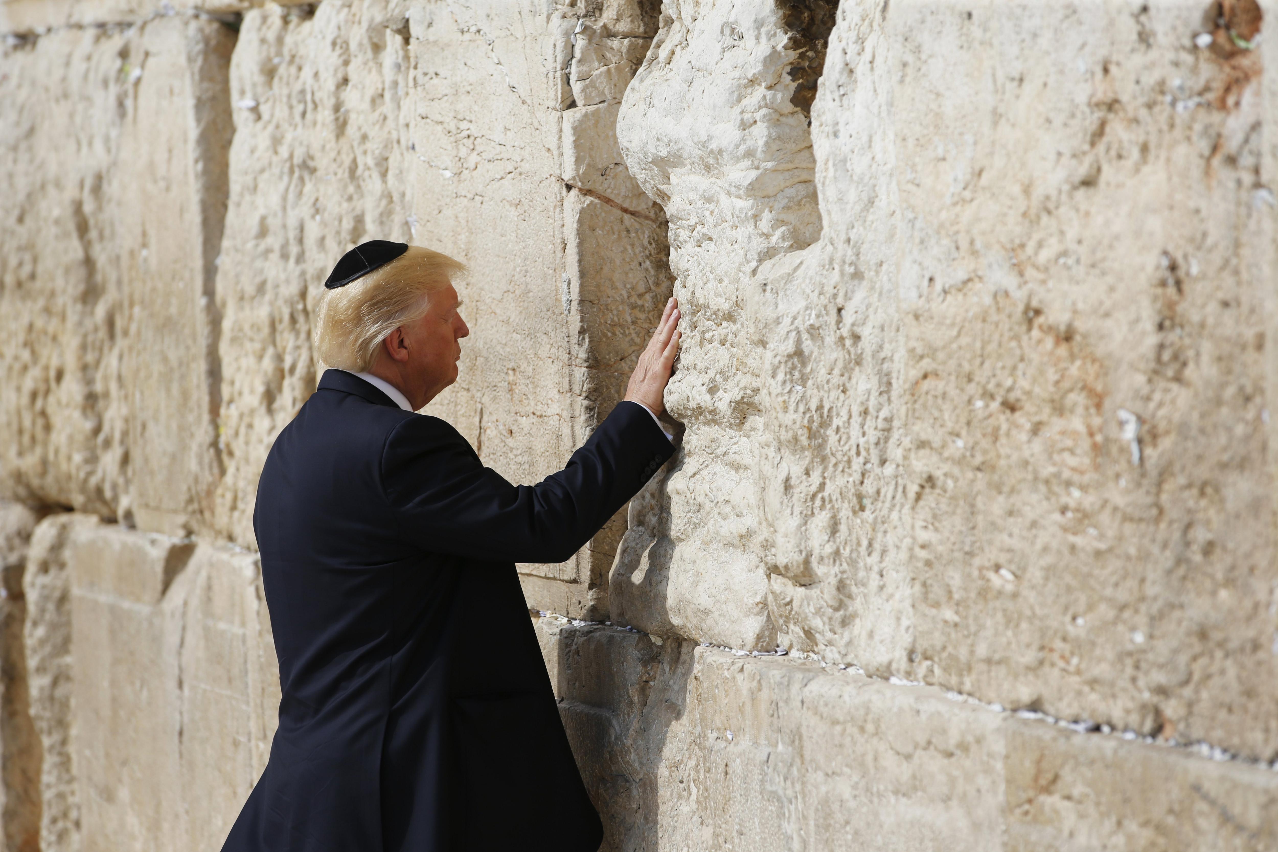 Trump, primer presidente de EE.UU. en visitar el Muro de las Lamentaciones