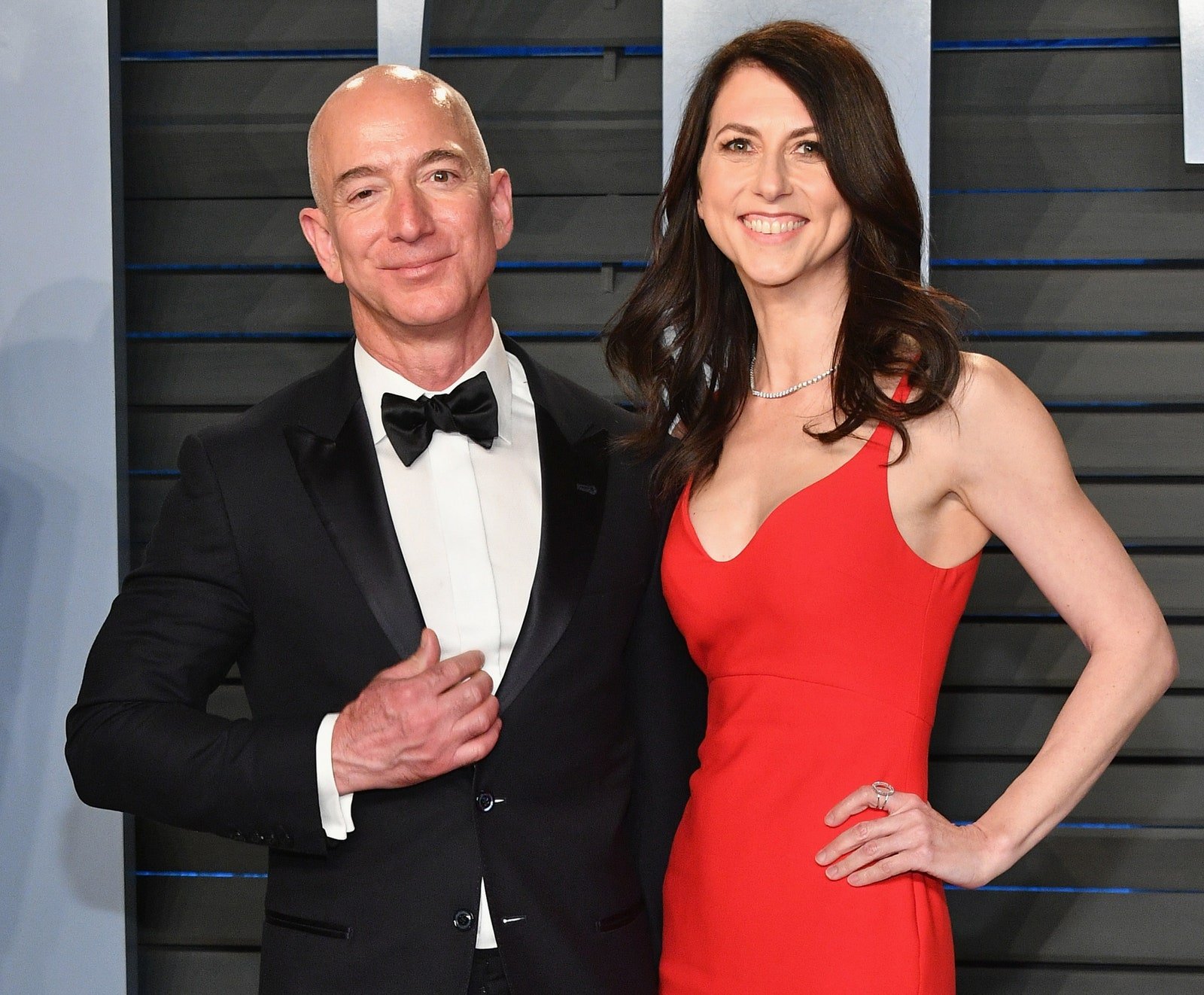 MacKenzie Scott, l'exdona de Jeff Bezos, comença a regalar la seva riquesa com va prometre