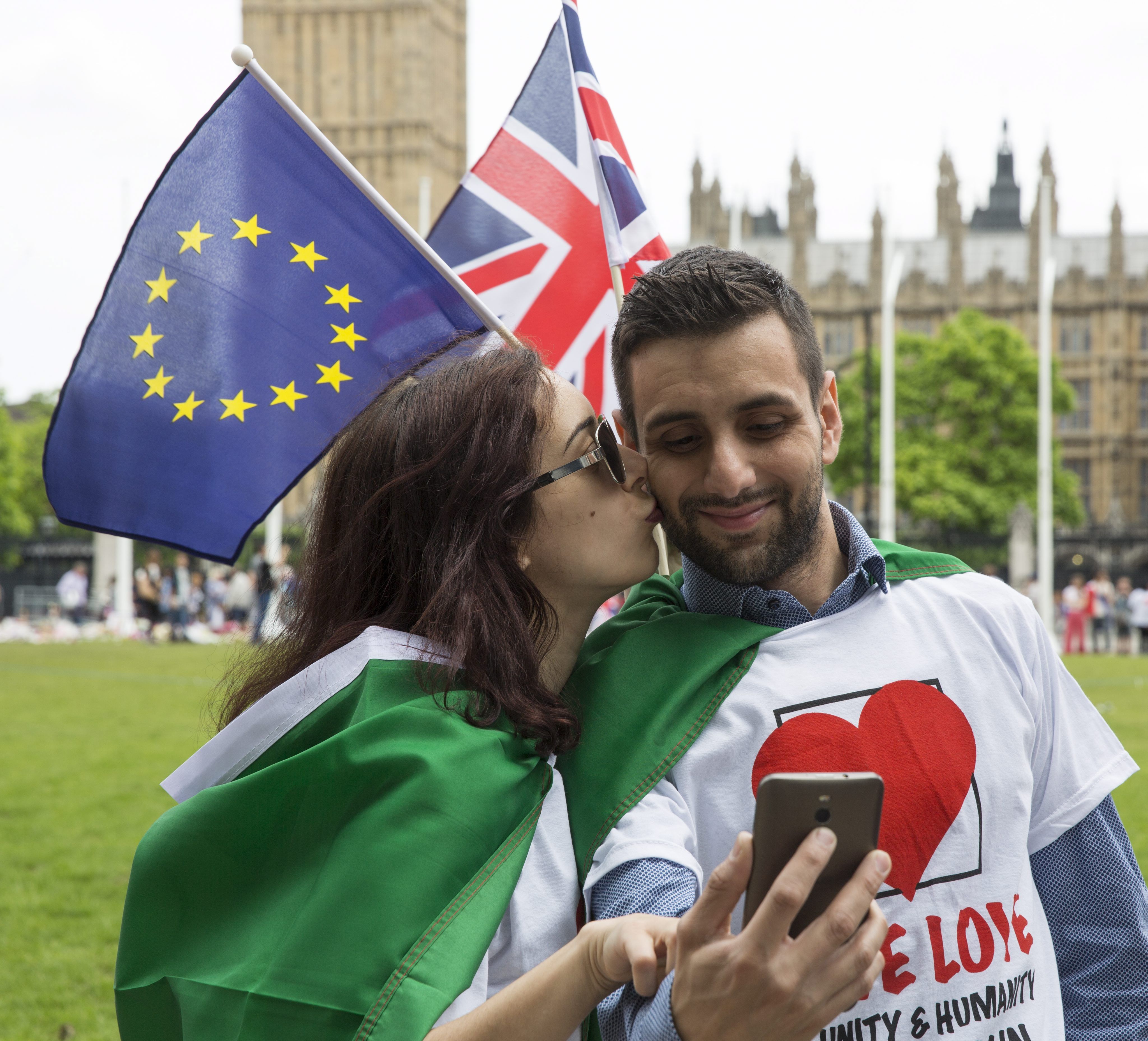 Una alta participació en el refèndum britànic beneficiarà el 'Bremain'