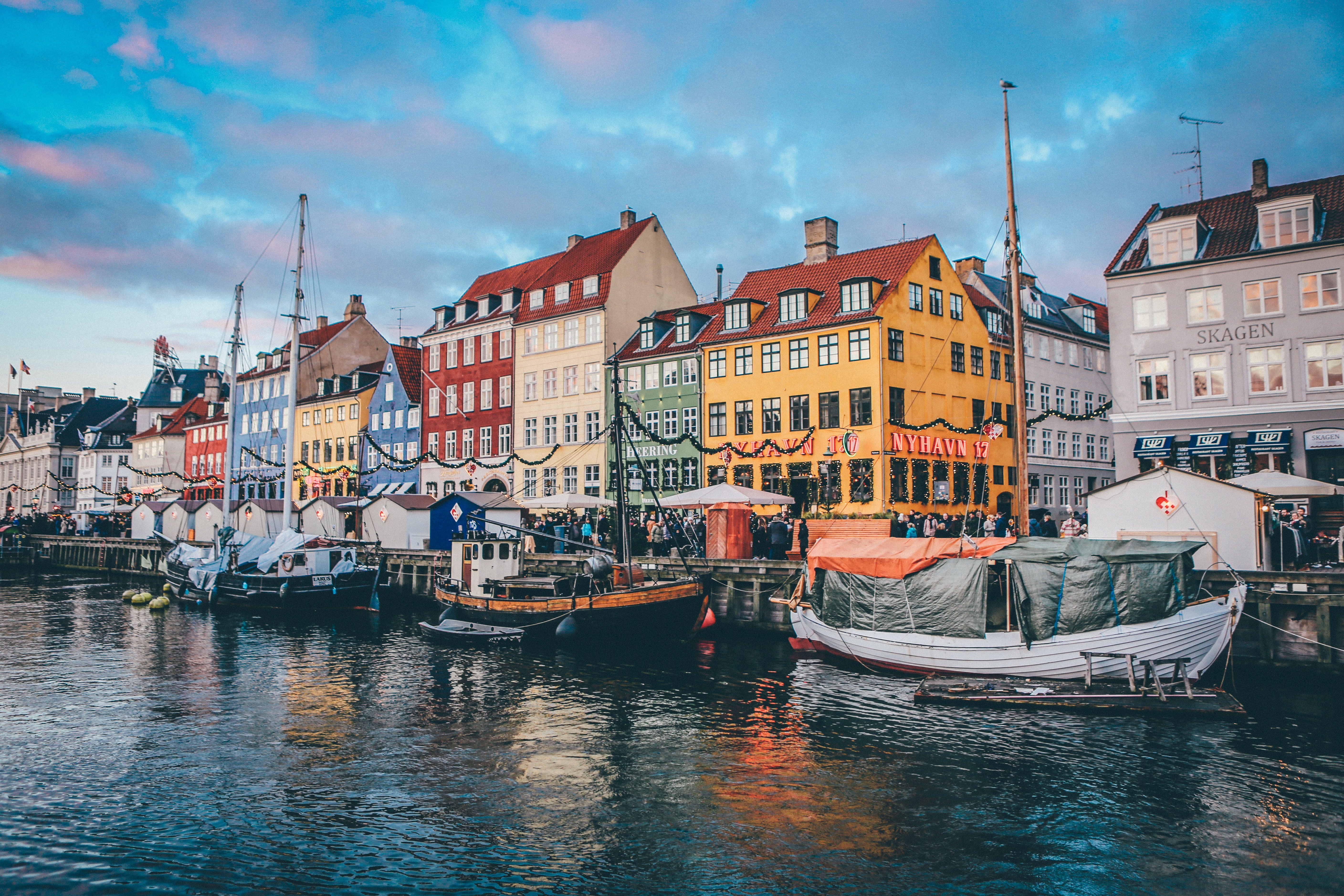Las estrategias de Dinamarca y Noruega para combatir ómicron