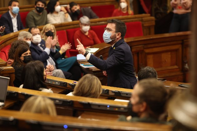 Pere Aragonès presidente de la Generalitat en el pleno del Parlamento / Sergi Alcàzar