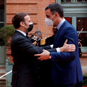 Presidente gobierno pedro sanchez saluda presidente republica francesa Emmanuel Macron - pool