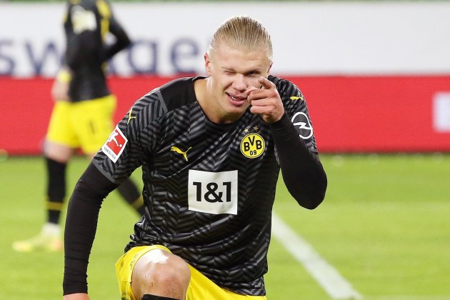 erling haaland borussia dortmund senala dedo europa press