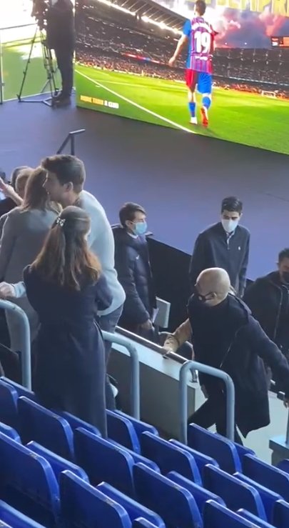 Gerard Piqué empuja chica palco Barça delante de Pep Guardiola Bernat Aguilar